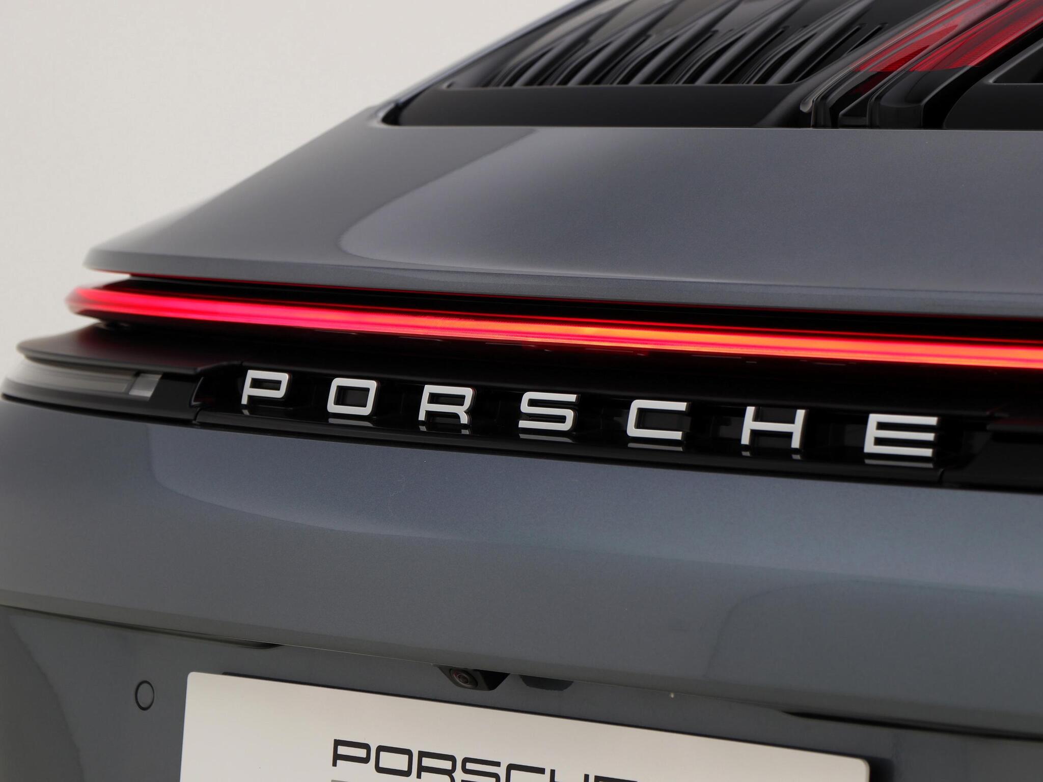 Porsche 911 view 22
