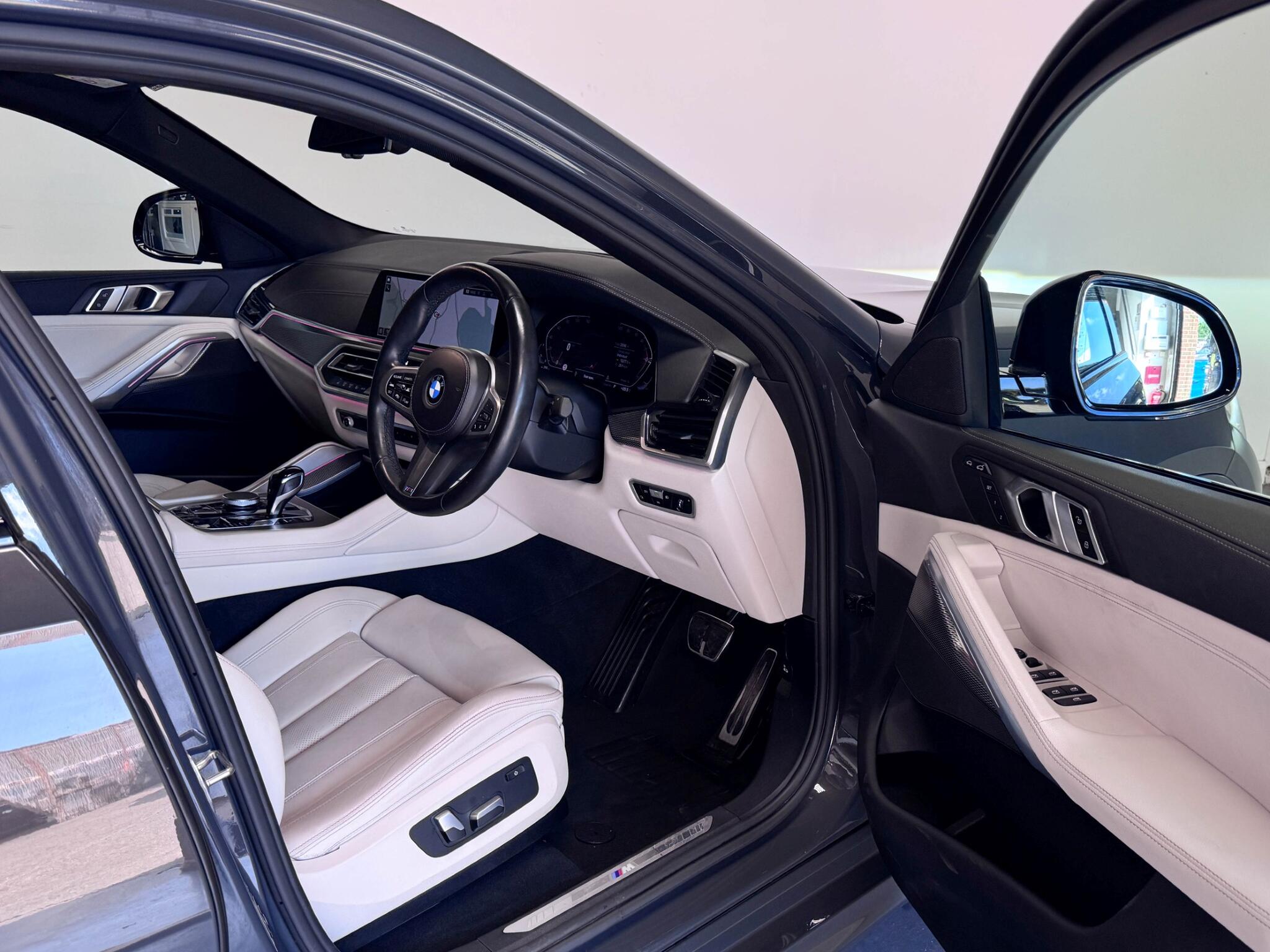 BMW X6 view 32