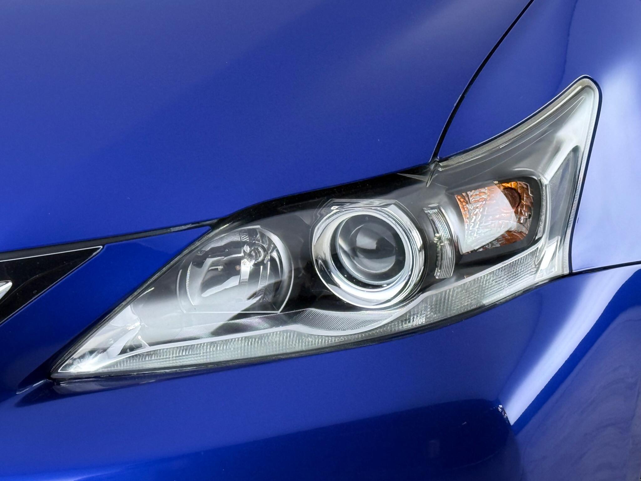 Lexus CT view 11