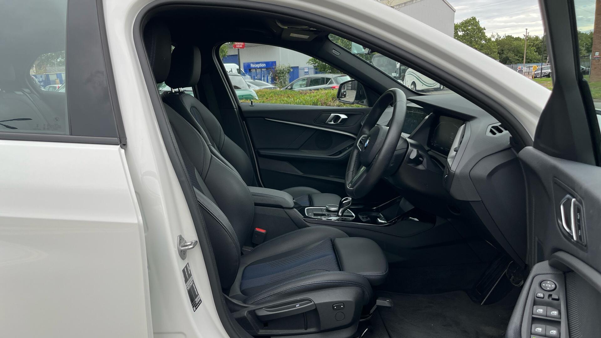 BMW 1 Series view 11
