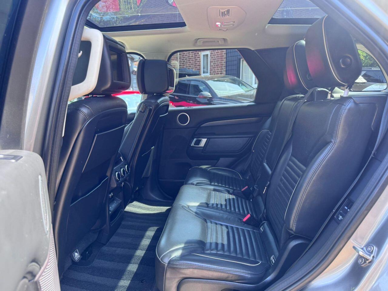 Land Rover Discovery view 12