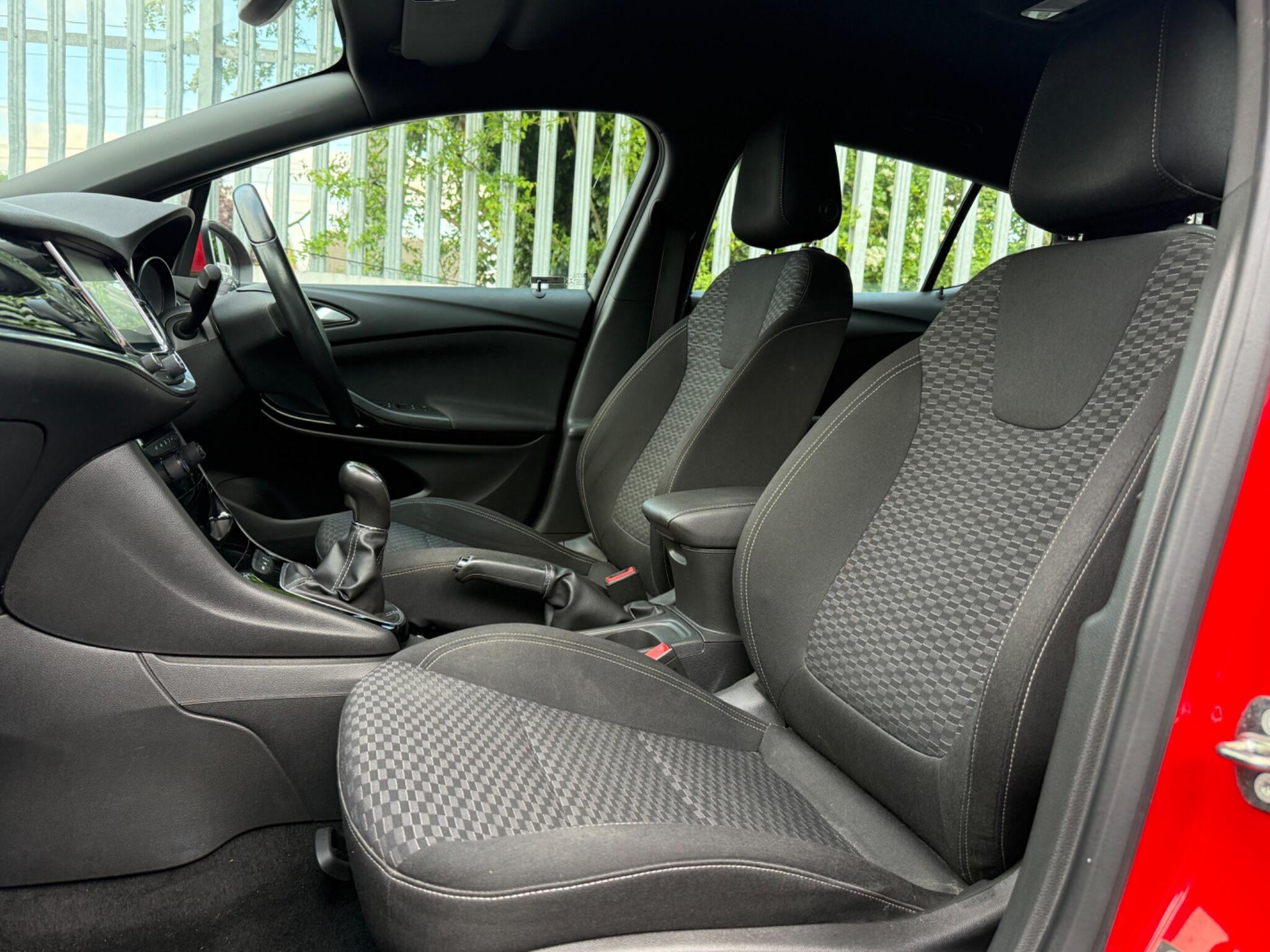 2017 Vauxhall Astra image 39