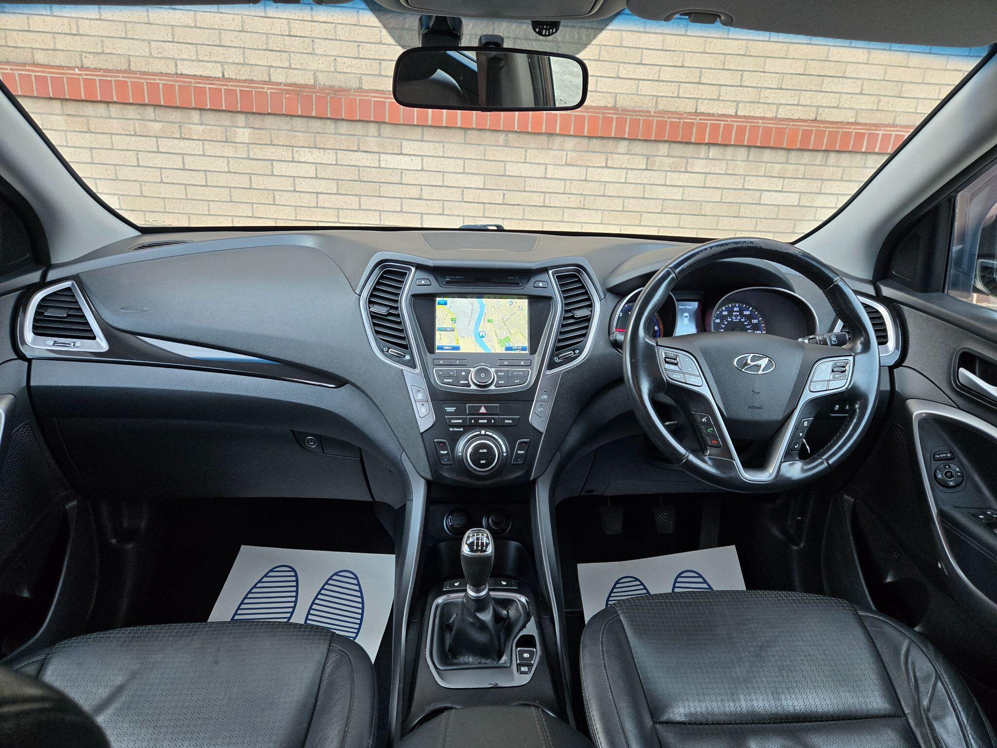 2014 Hyundai Santa Fe image 11