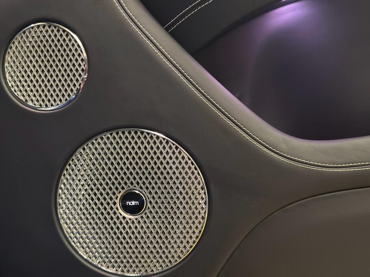 Bentley Bentayga view 10