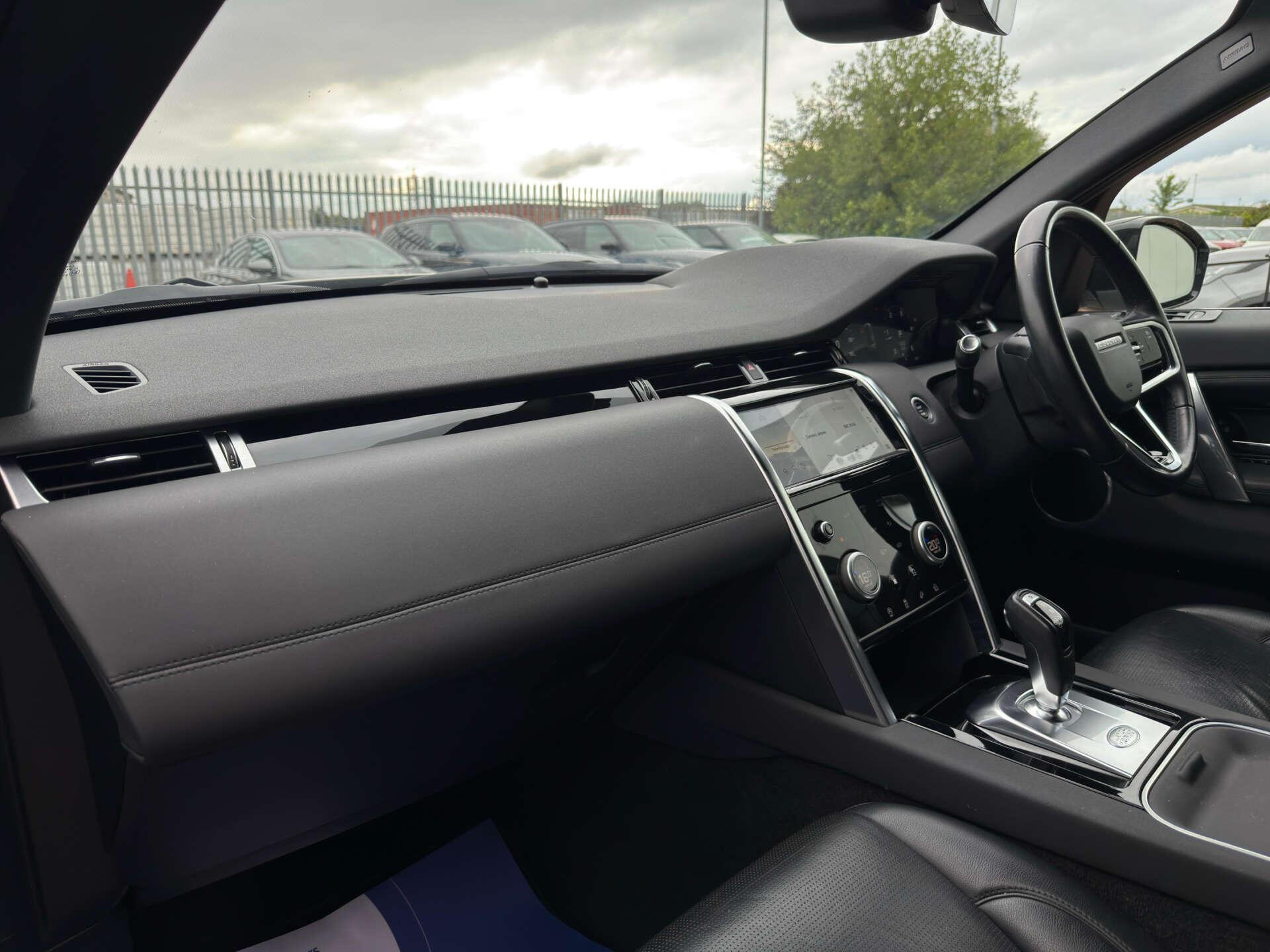 Land Rover Discovery Sport view 43