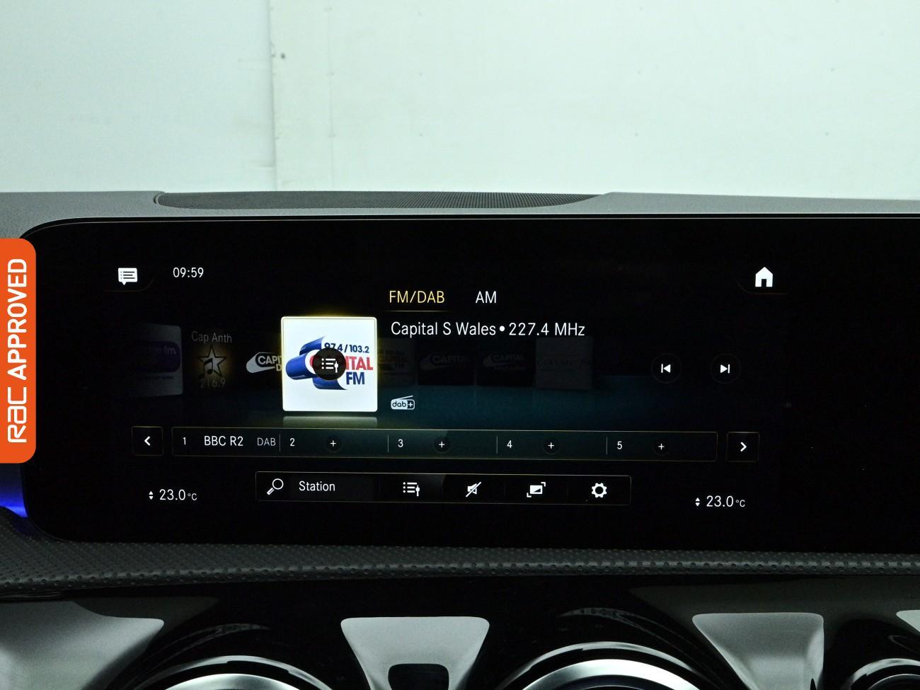 Mercedes-Benz Cla view 27