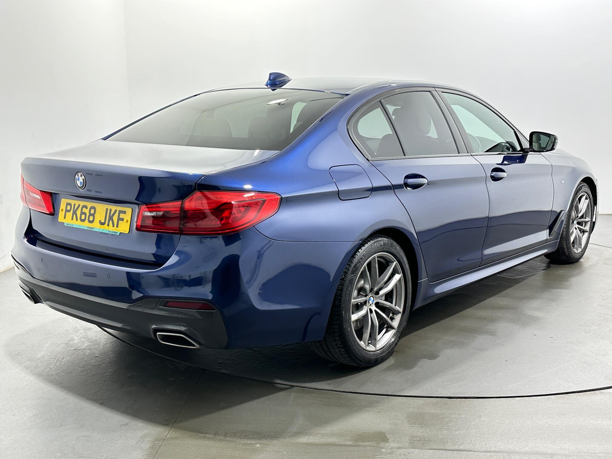 BMW 5 Series view 8