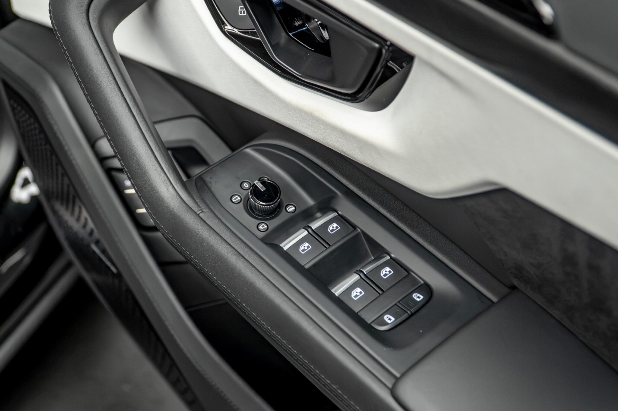 Lamborghini Urus view 33