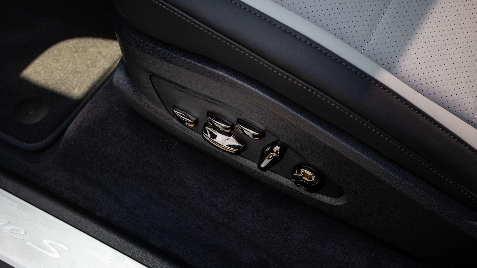 Porsche Cayenne view 35