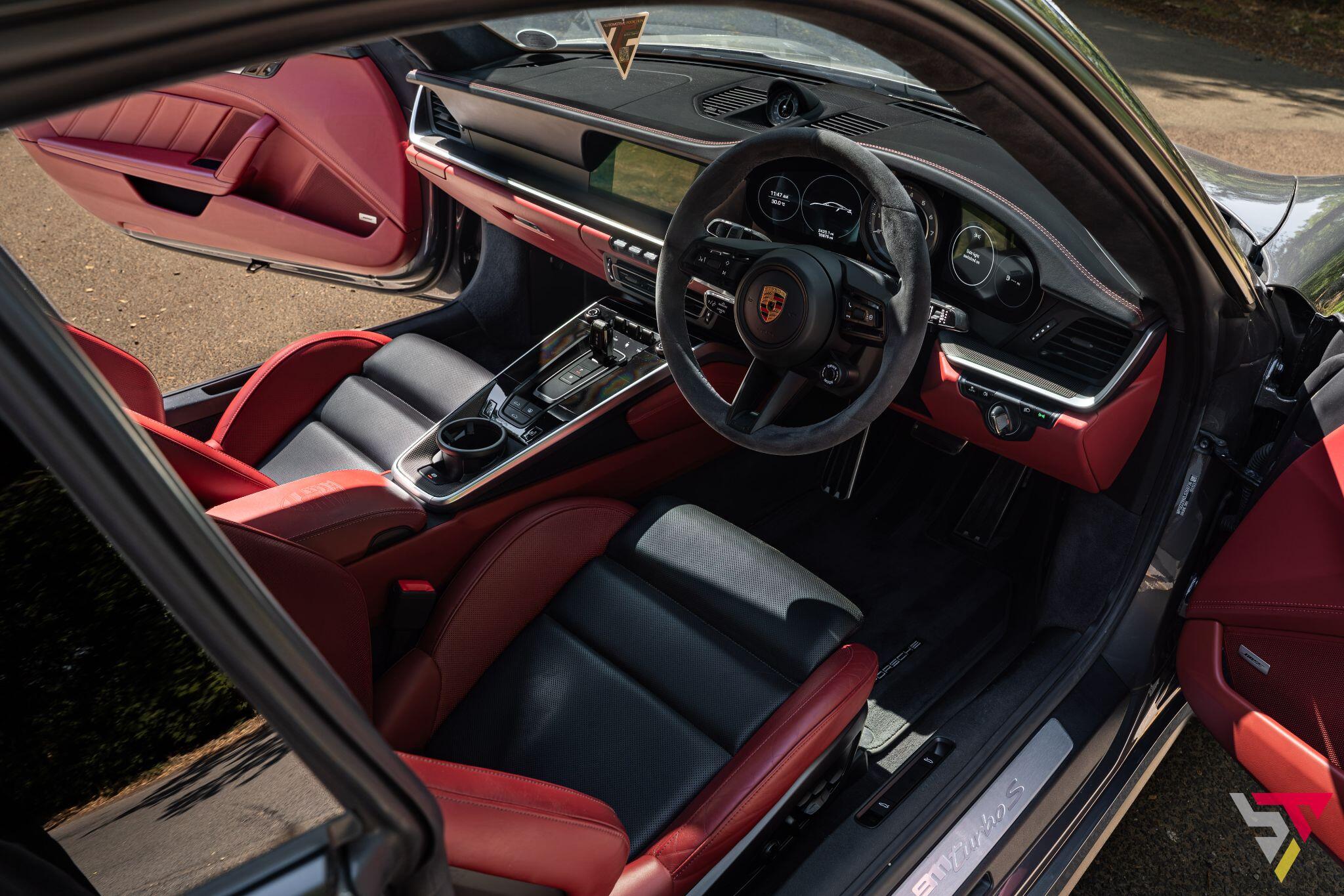 Porsche 911 view 5