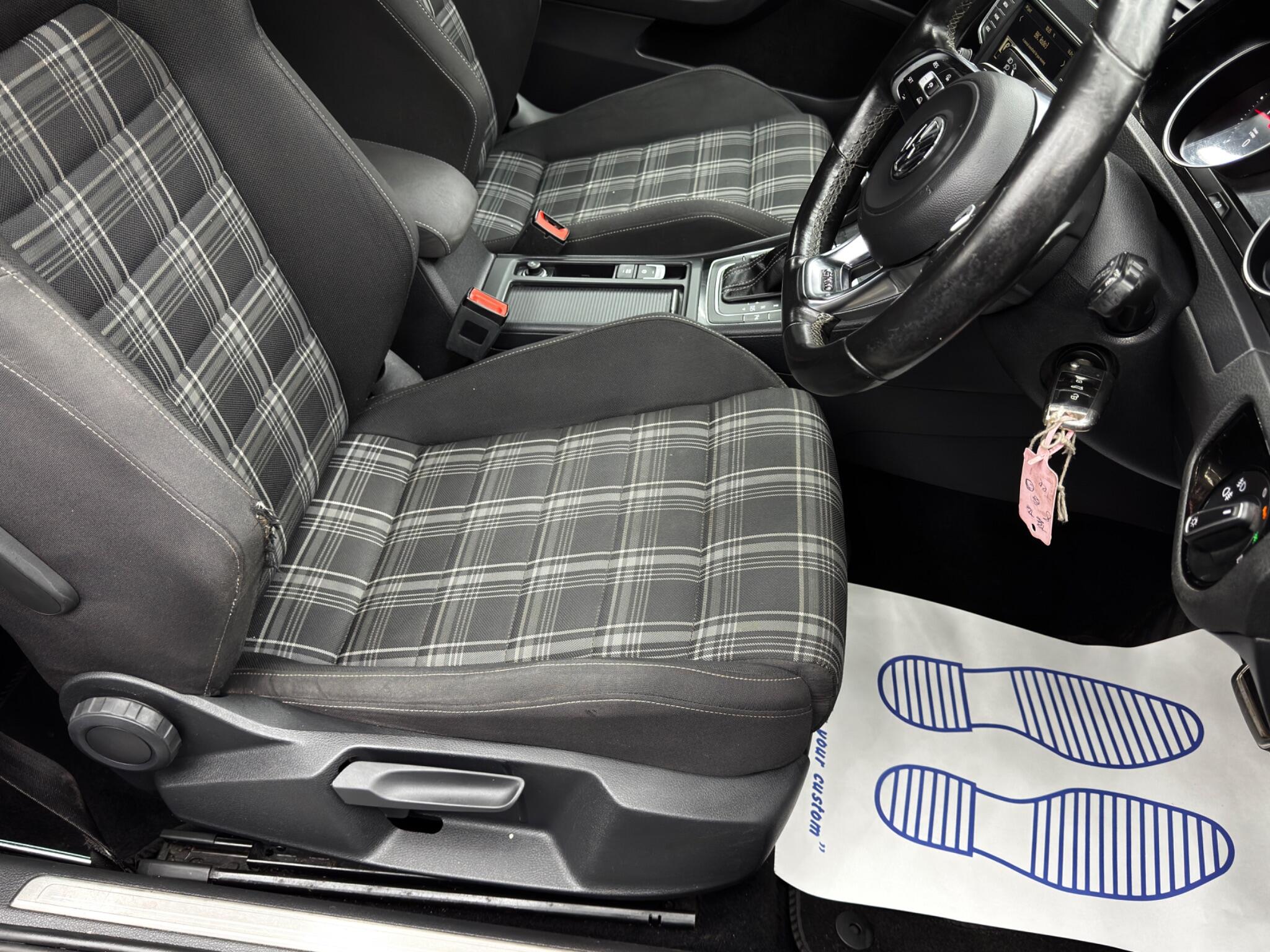 Volkswagen Golf view 13