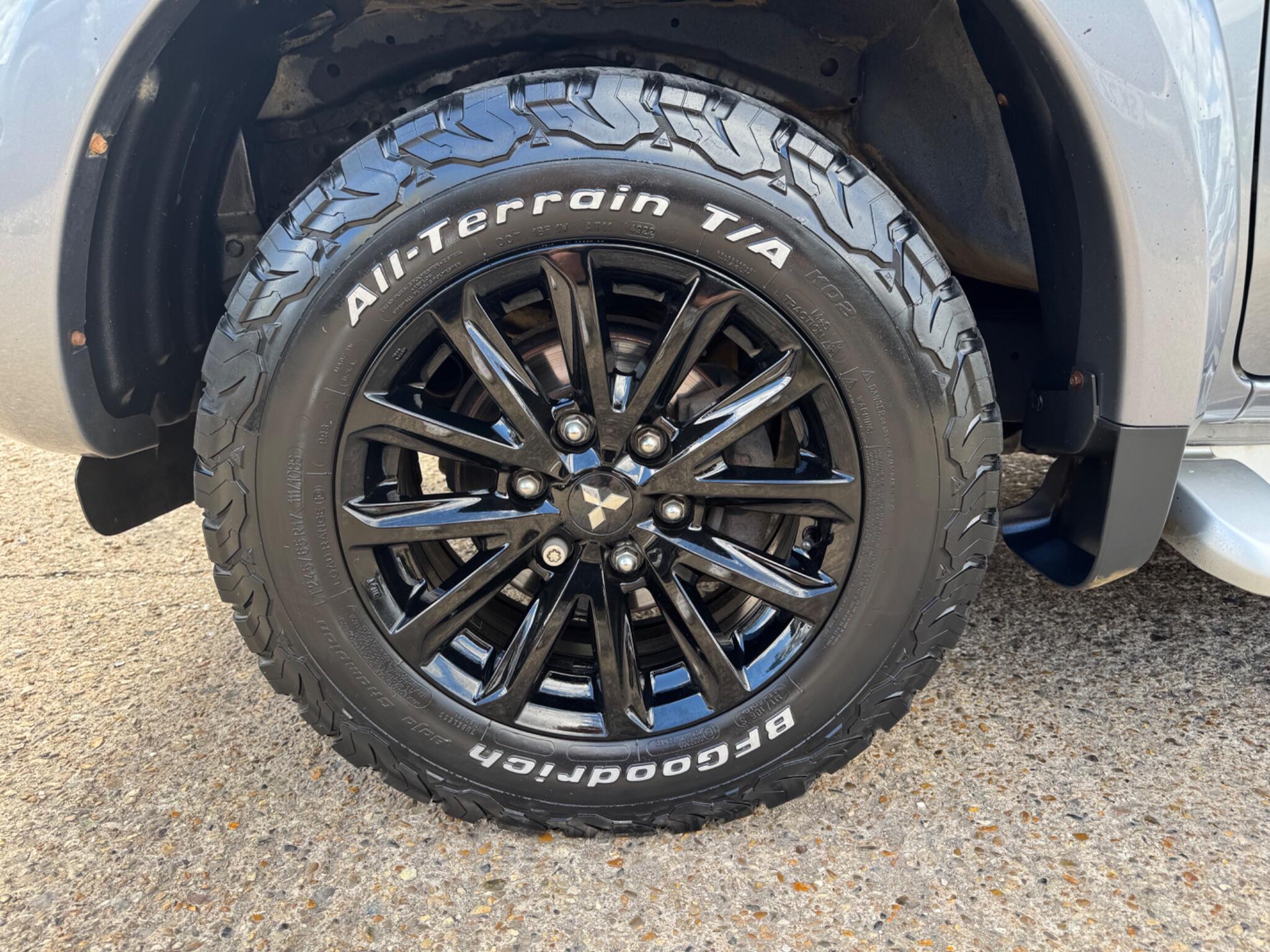 Mitsubishi L200 view 14