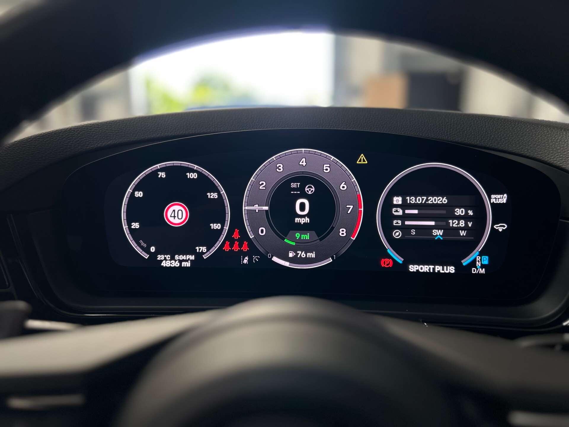 Porsche Cayenne view 35