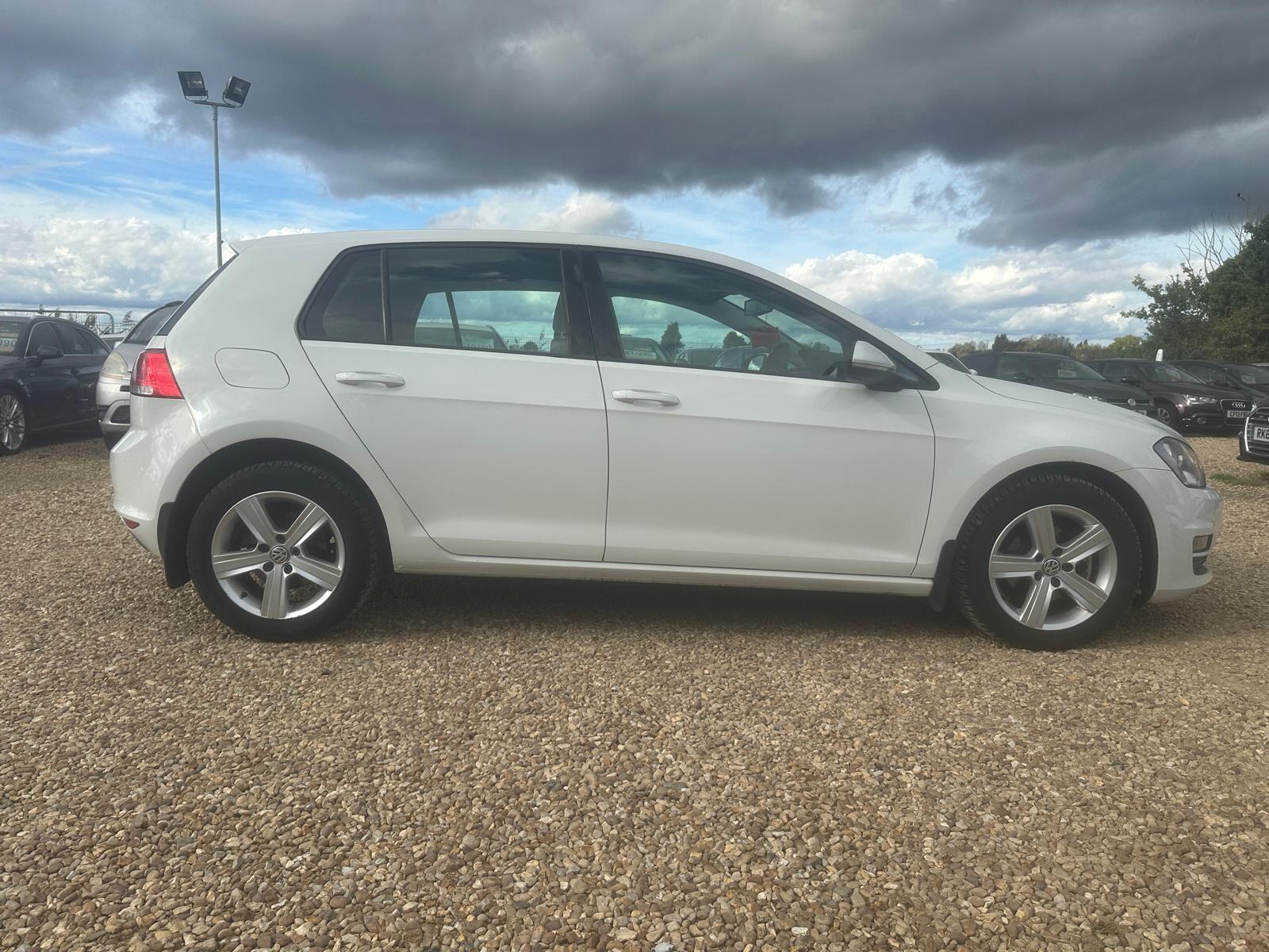 Volkswagen Golf view 5