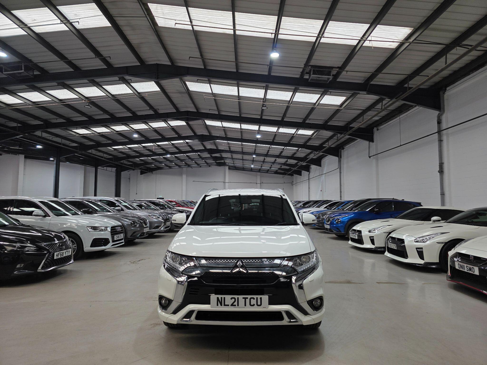 Mitsubishi Outlander view 2