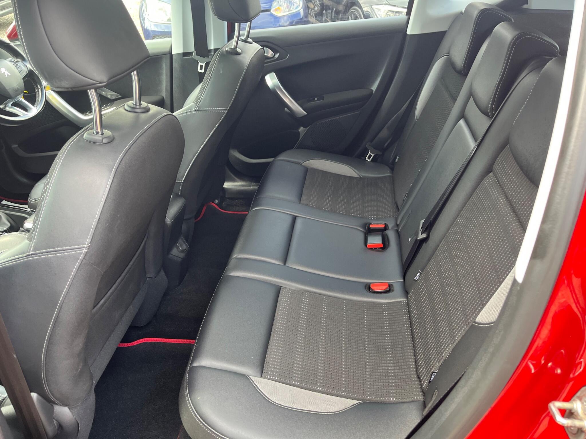 Peugeot 2008 view 13