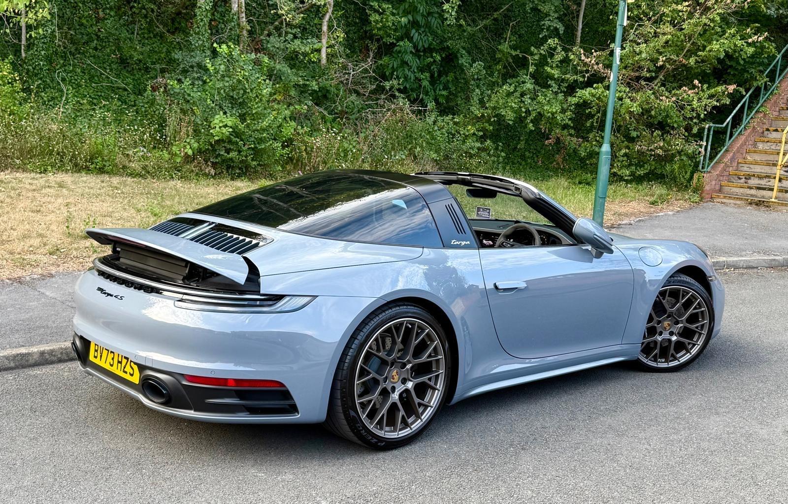 Porsche 911 view 10