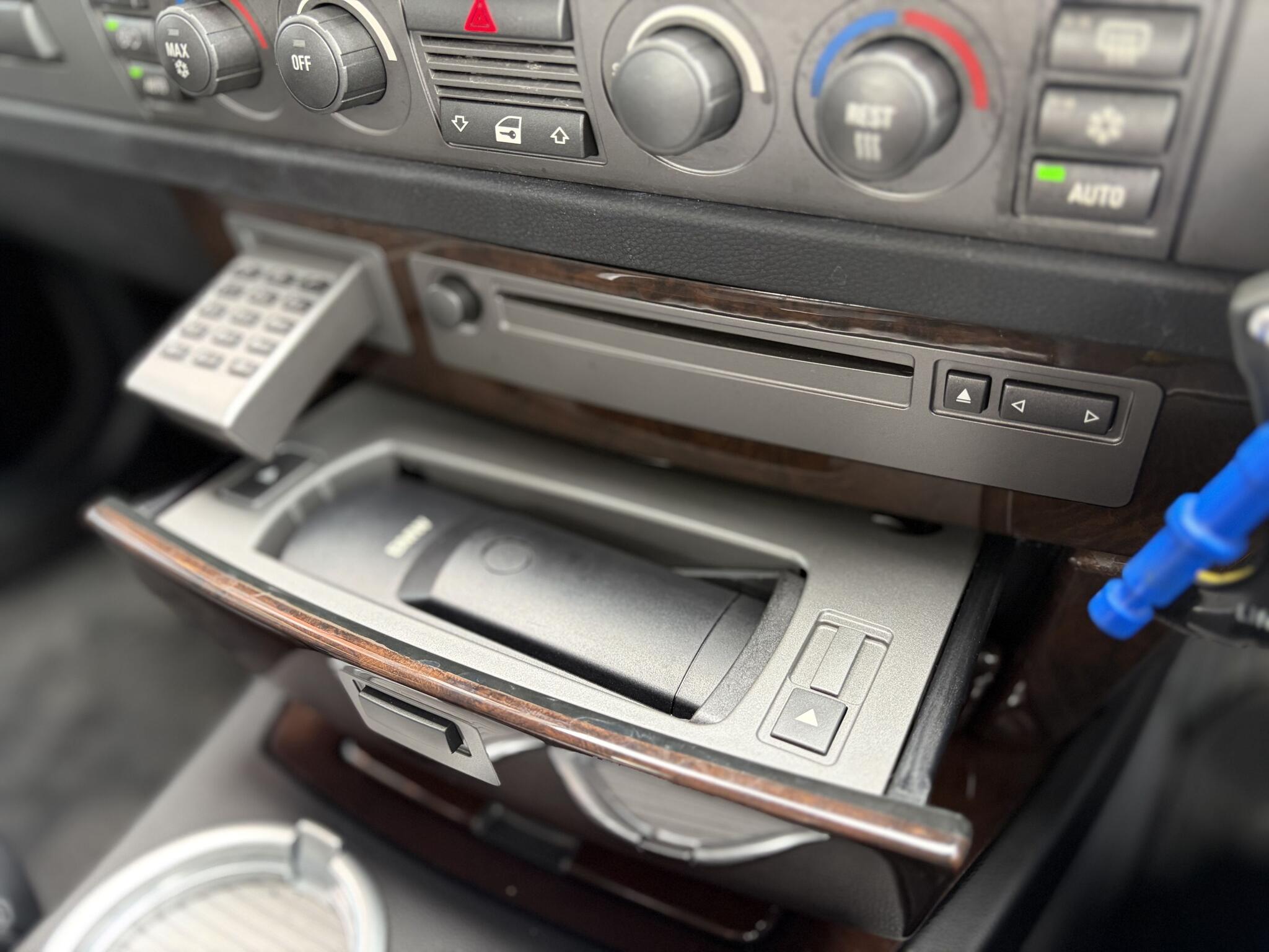 BMW 7 Series view 18