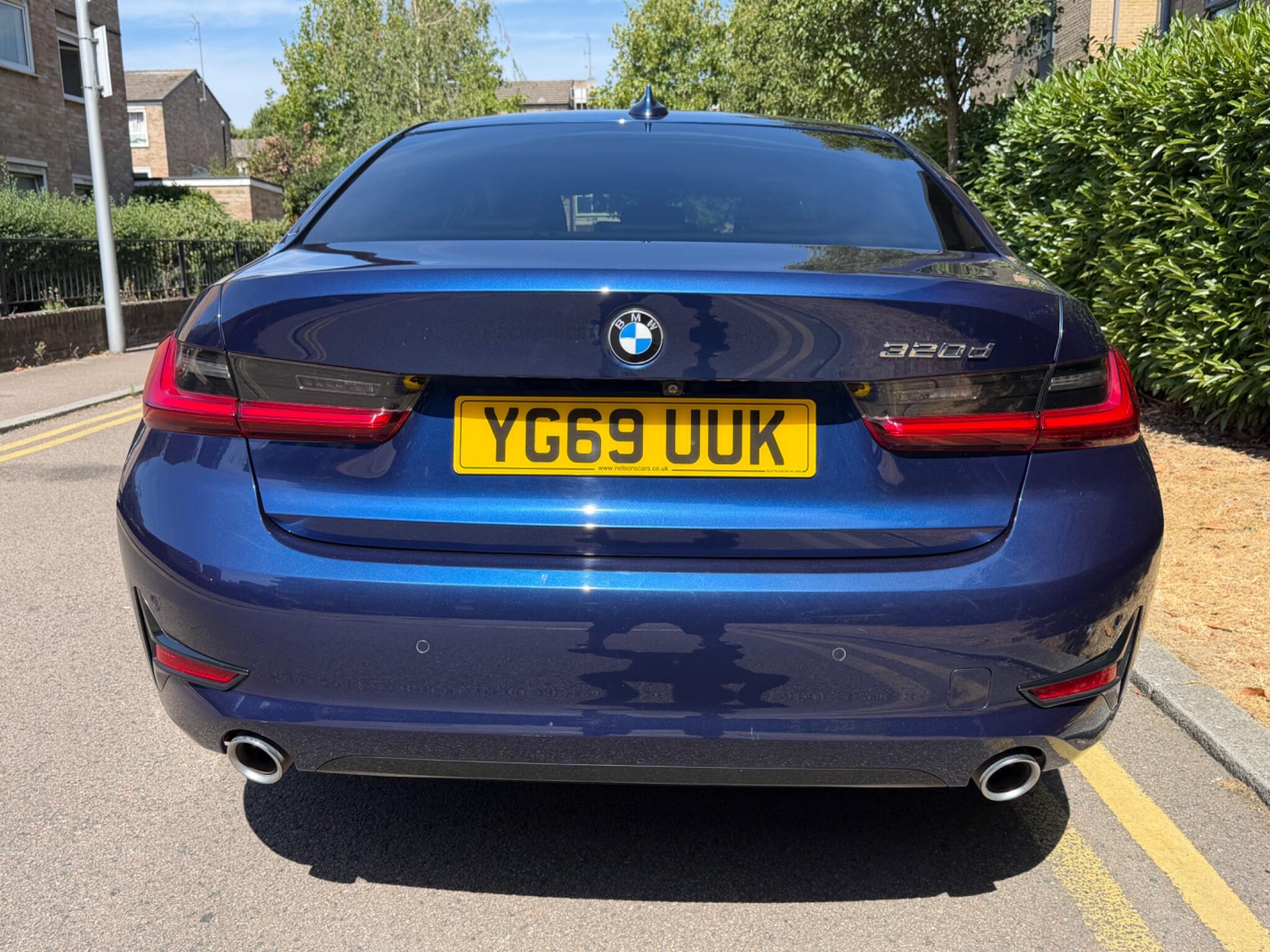 BMW 3 Series view 9