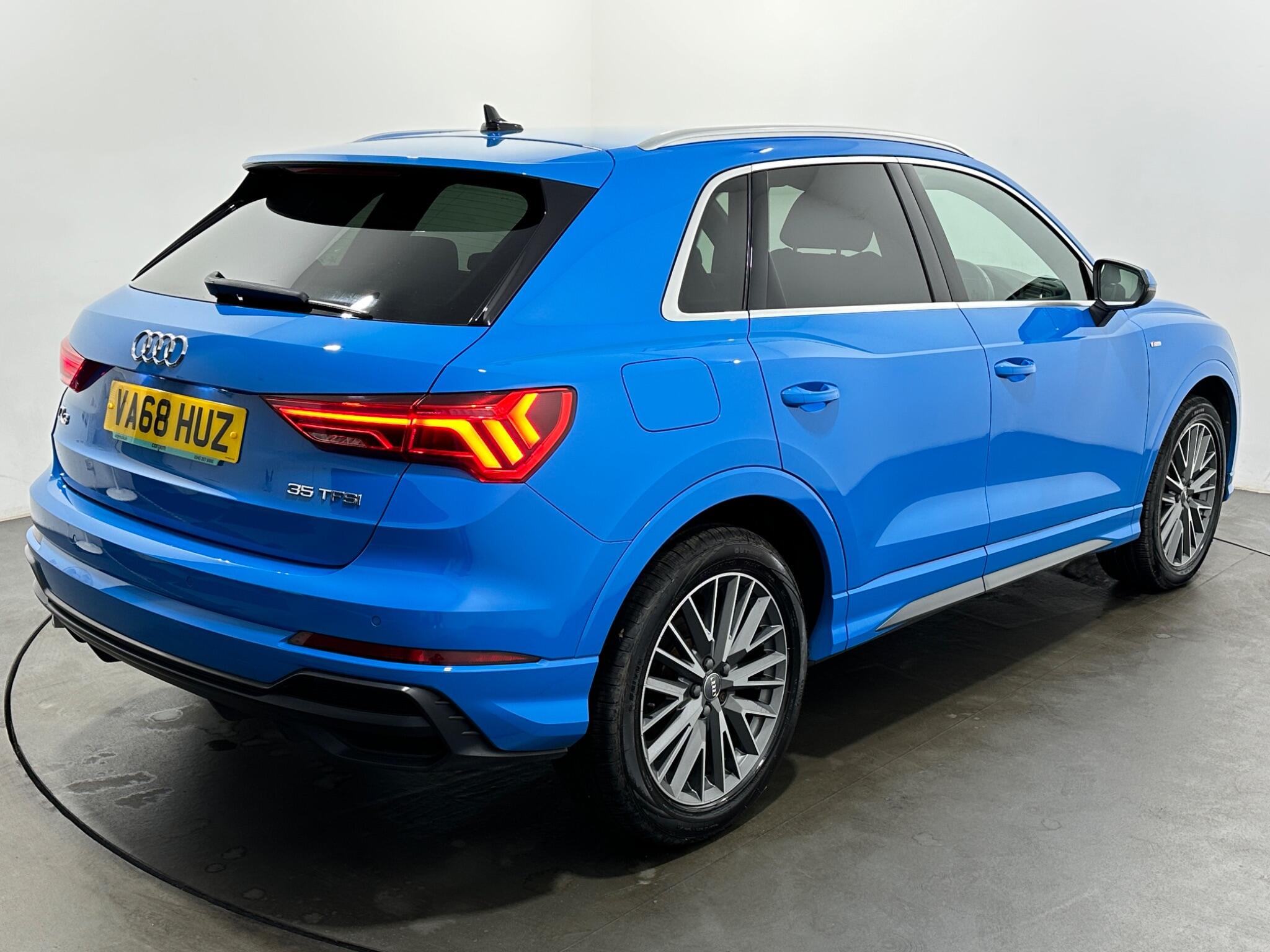 Audi Q3 view 52