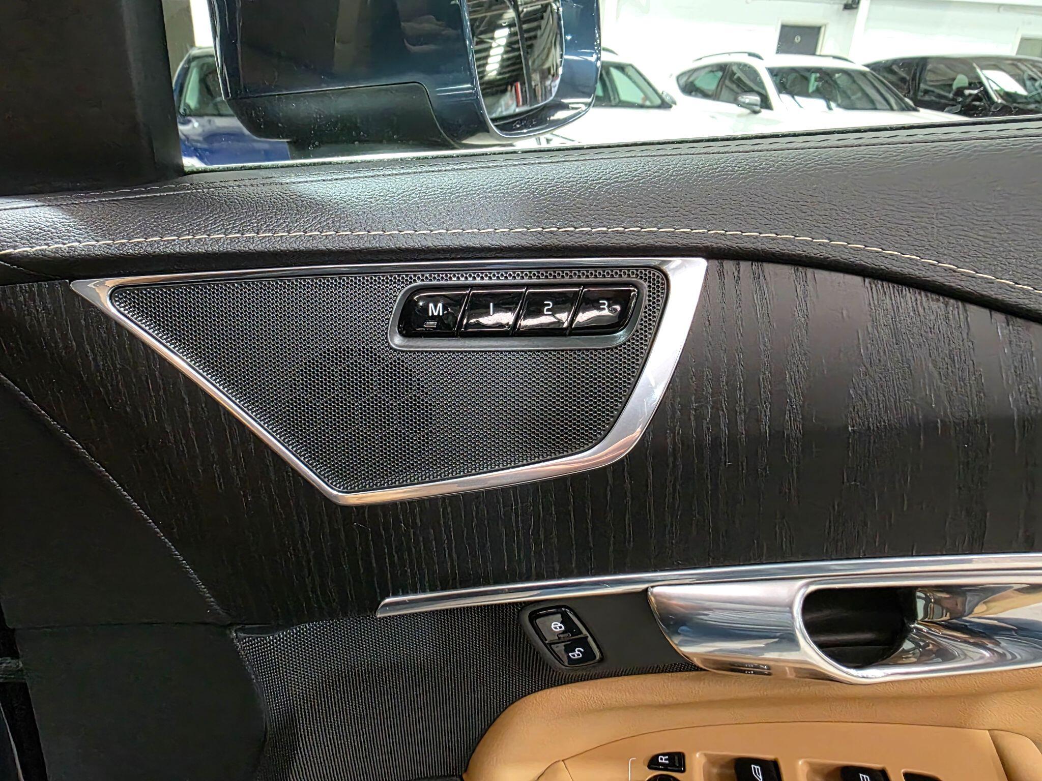 Volvo XC90 view 19