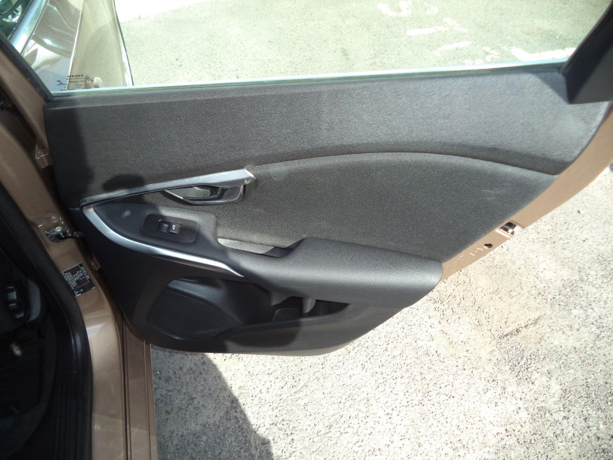 Volvo V40 view 27