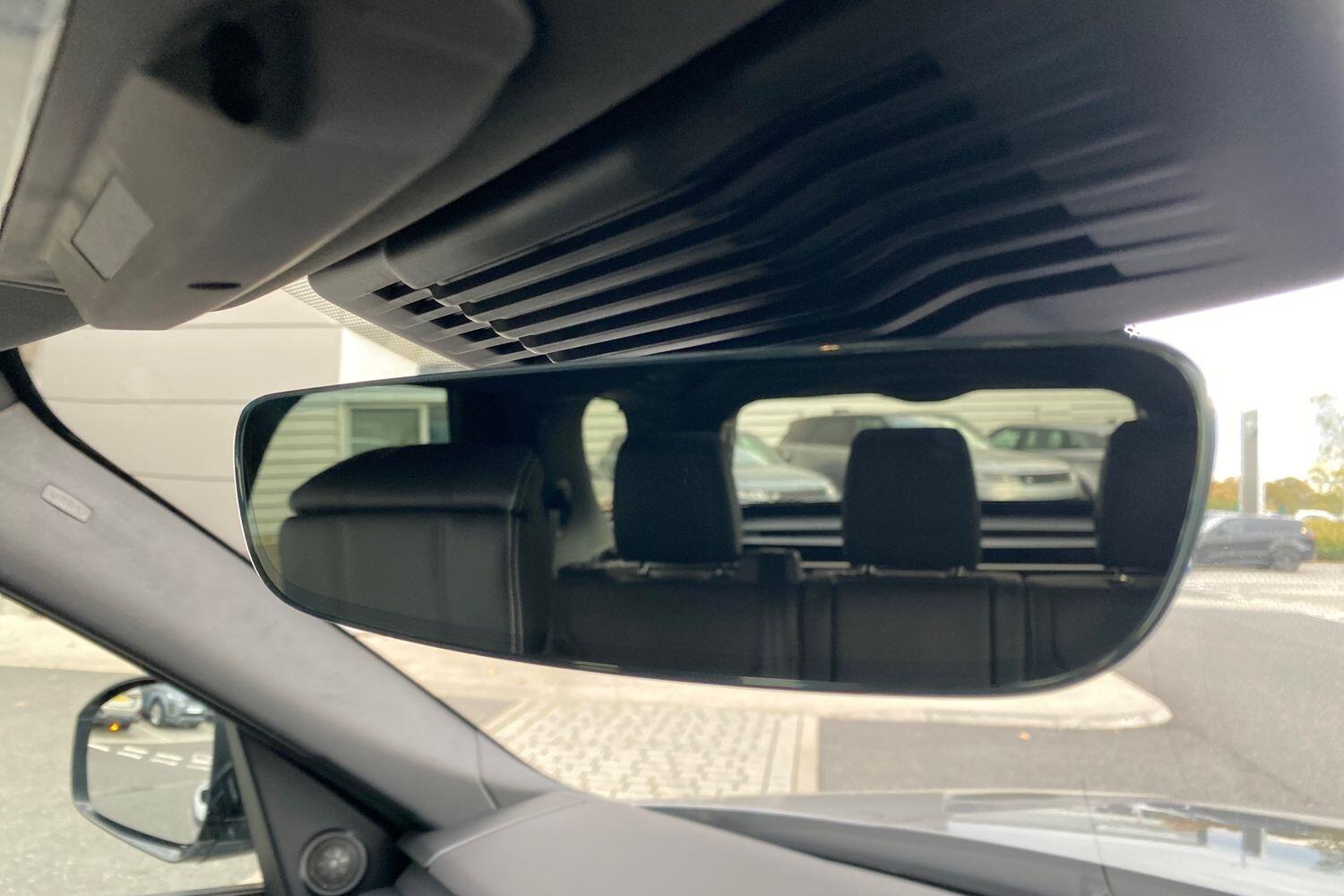 Land Rover Discovery view 14