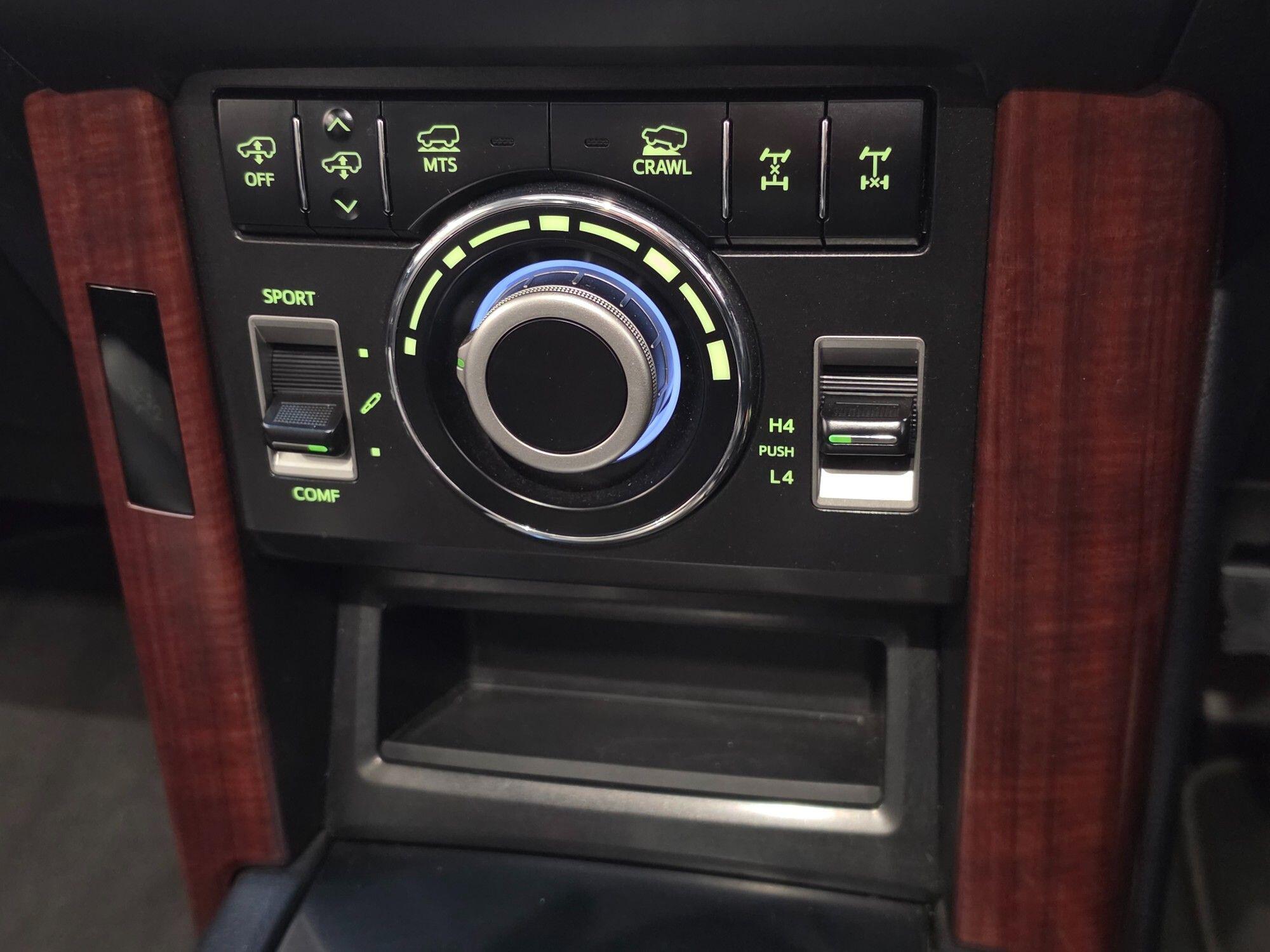 Toyota Land Cruiser view 32
