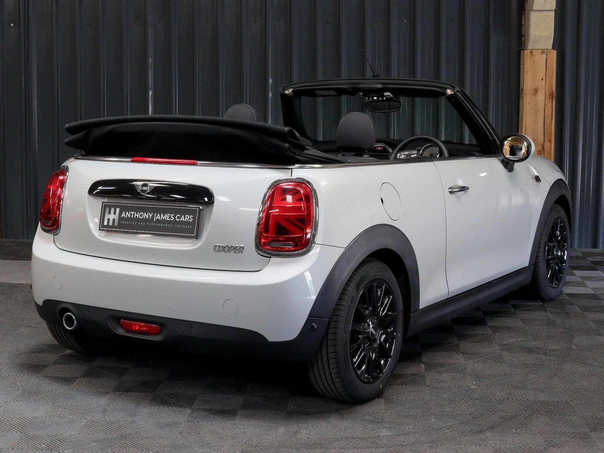 Mini Convertible view 3