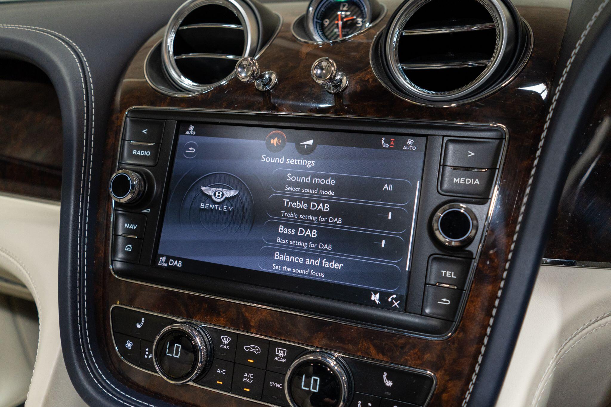 Bentley Bentayga view 25
