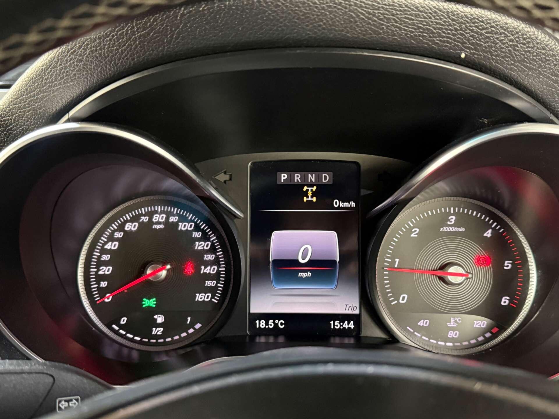 Mercedes-Benz X Class view 44