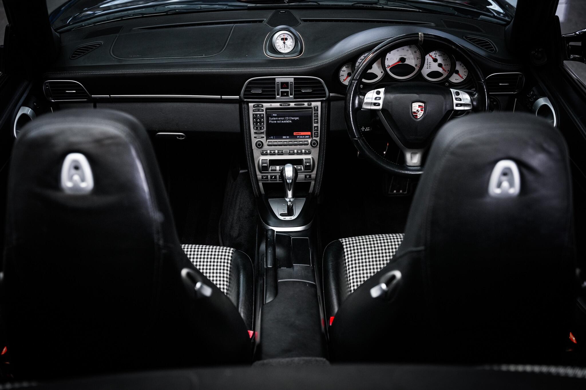 Porsche 911 view 23