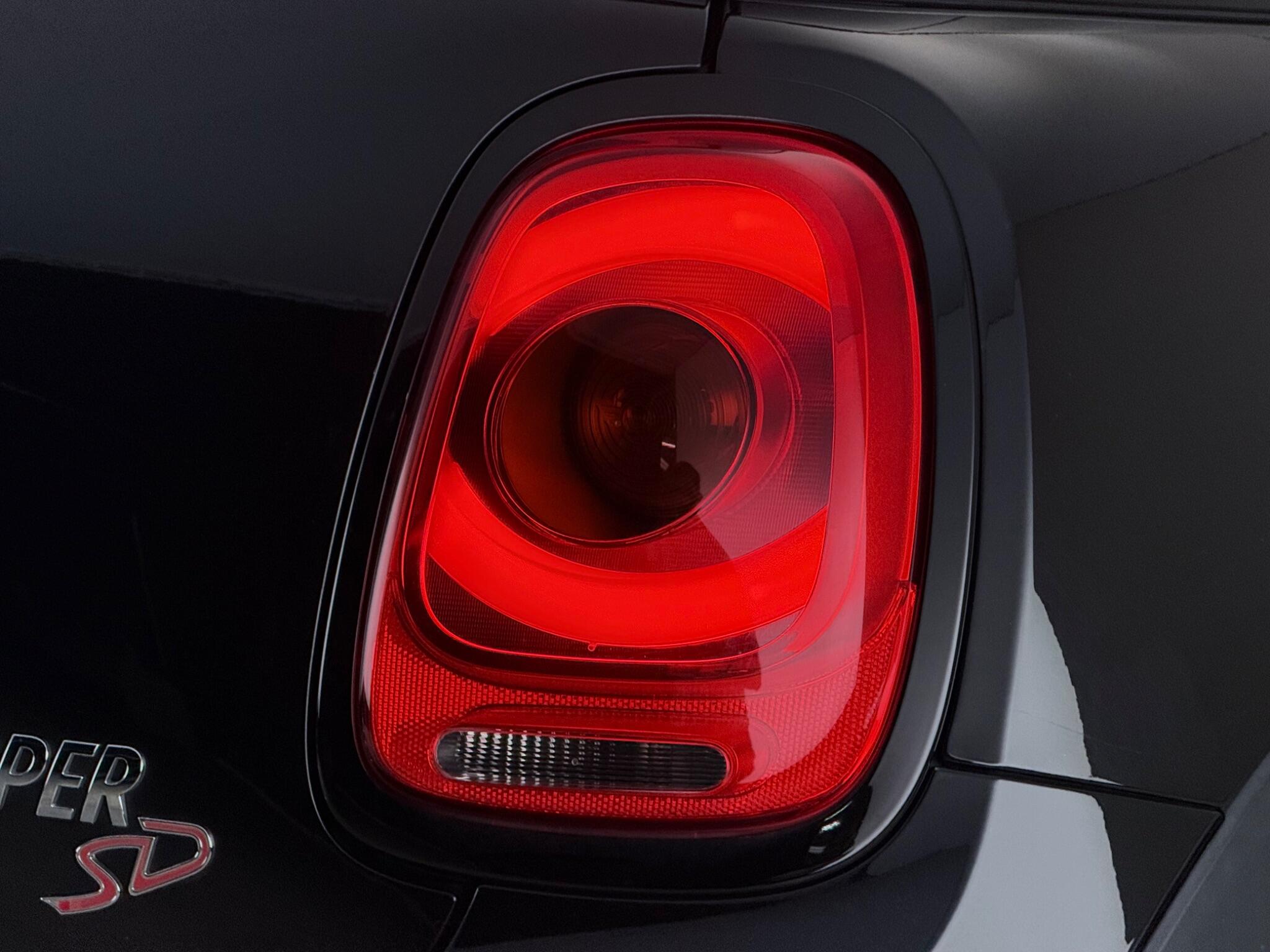 Mini Hatch view 9