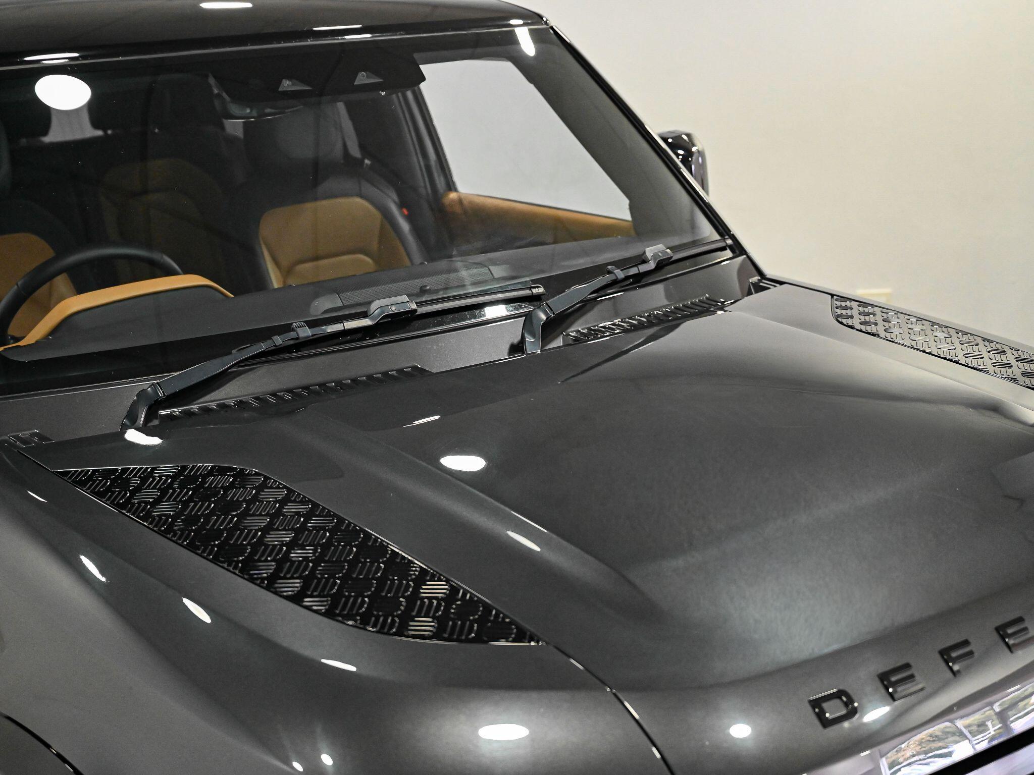 Land Rover Defender view 24