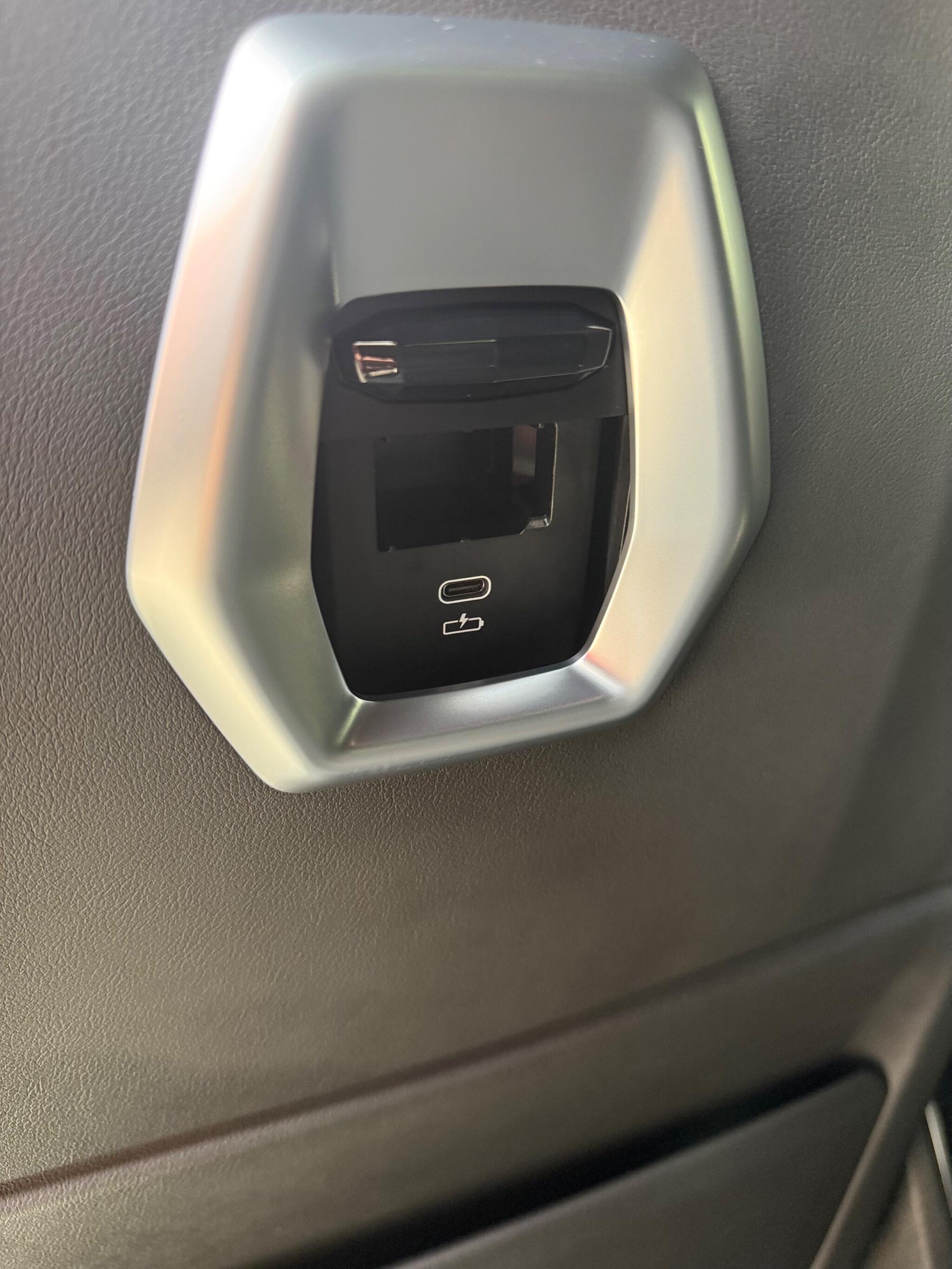 BMW XM view 24