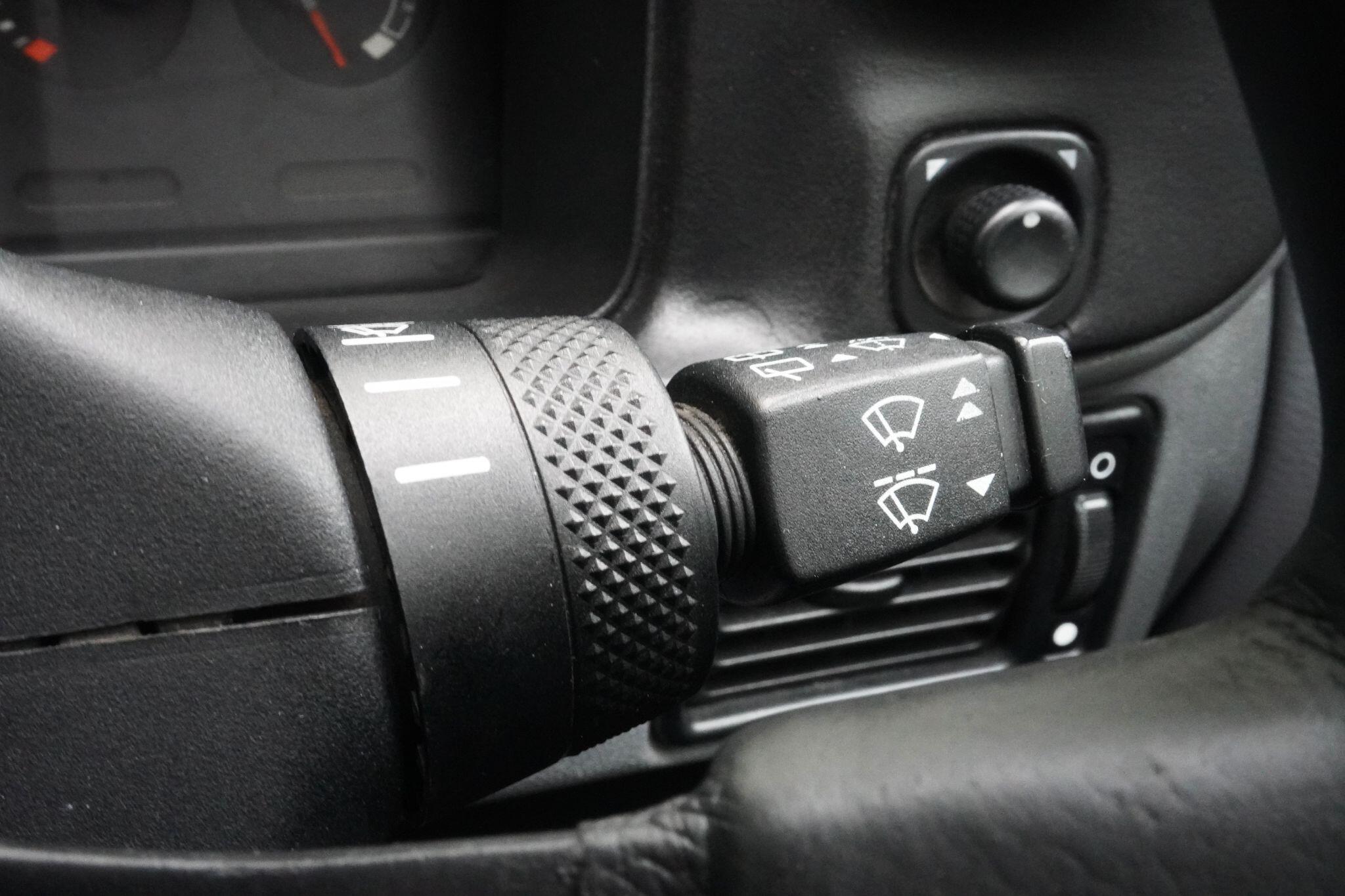 Ford Escort view 34
