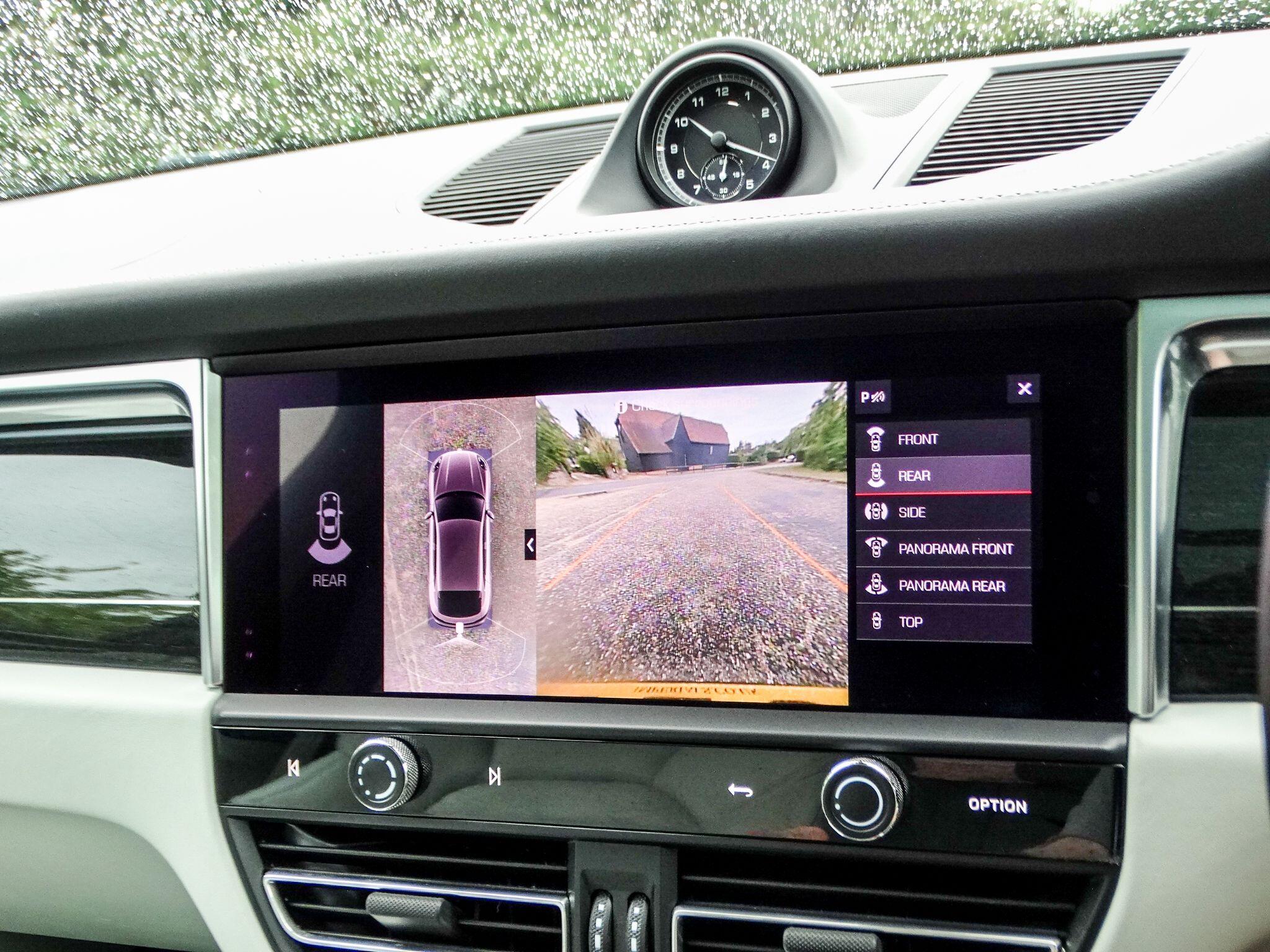 Porsche Macan view 25