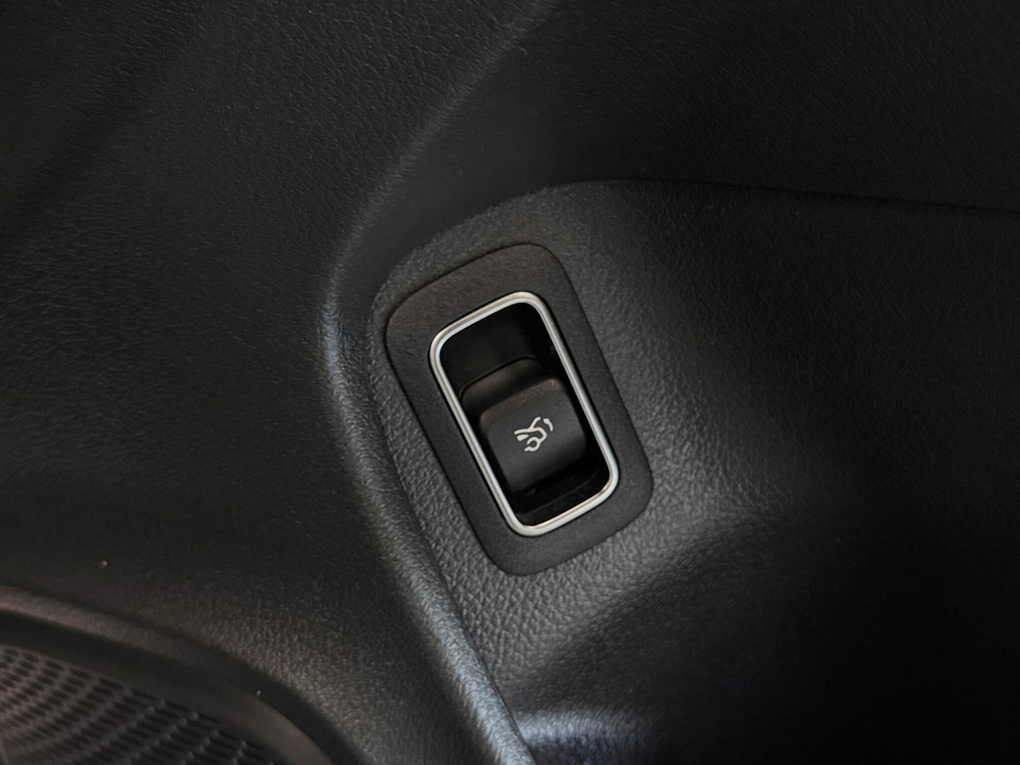 Mercedes-Benz Cla view 16