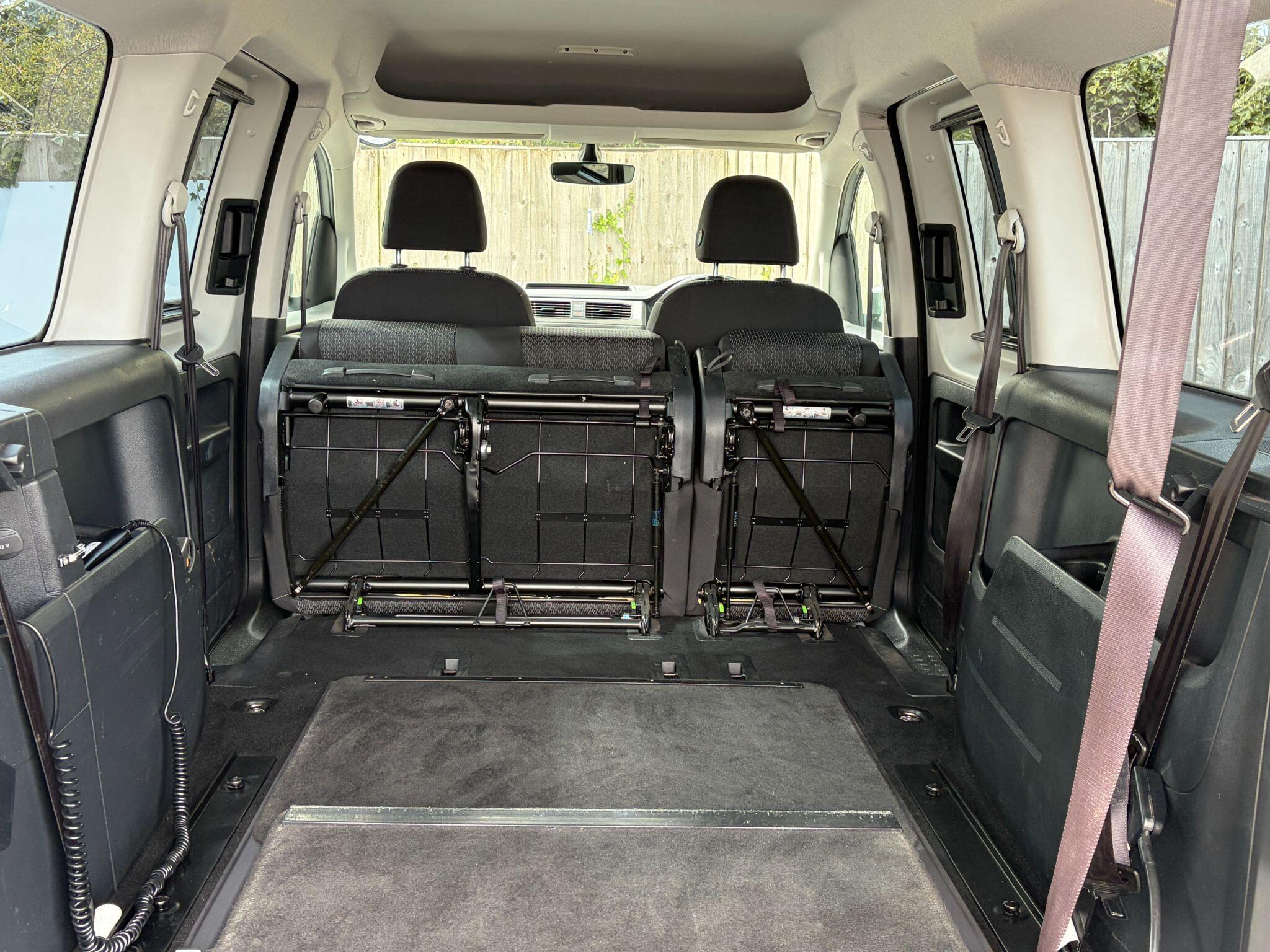 Volkswagen Caddy Maxi Life view 25