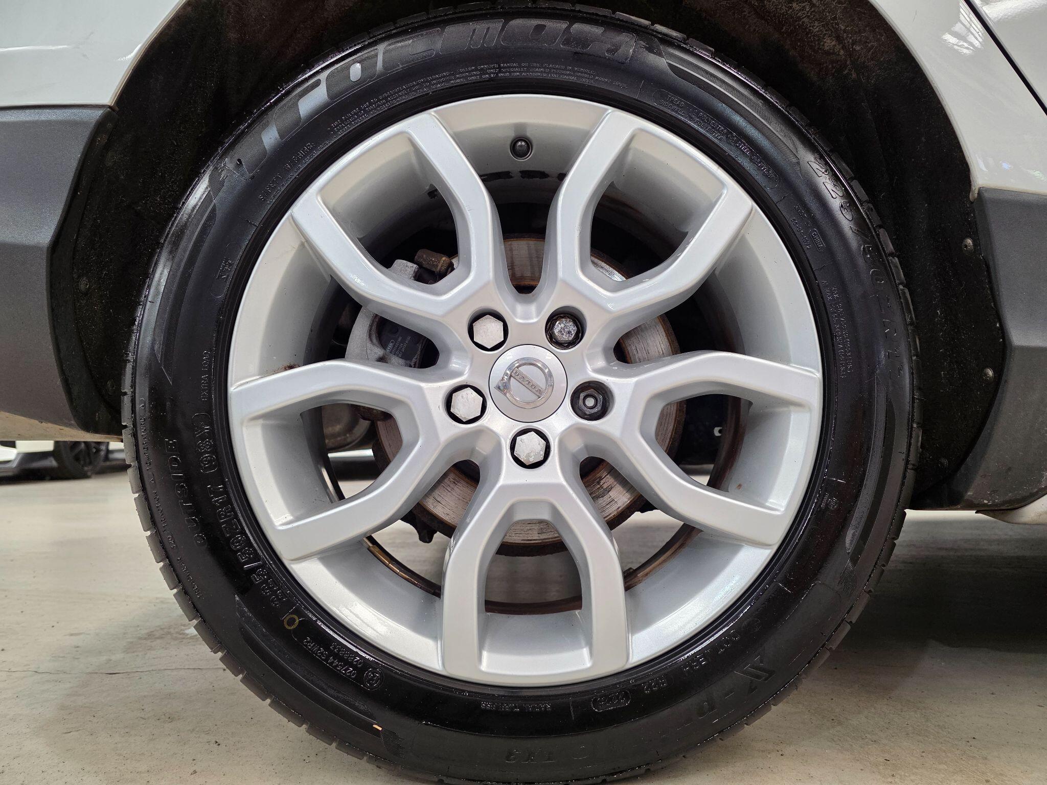 Volvo V40 Cross Country view 27