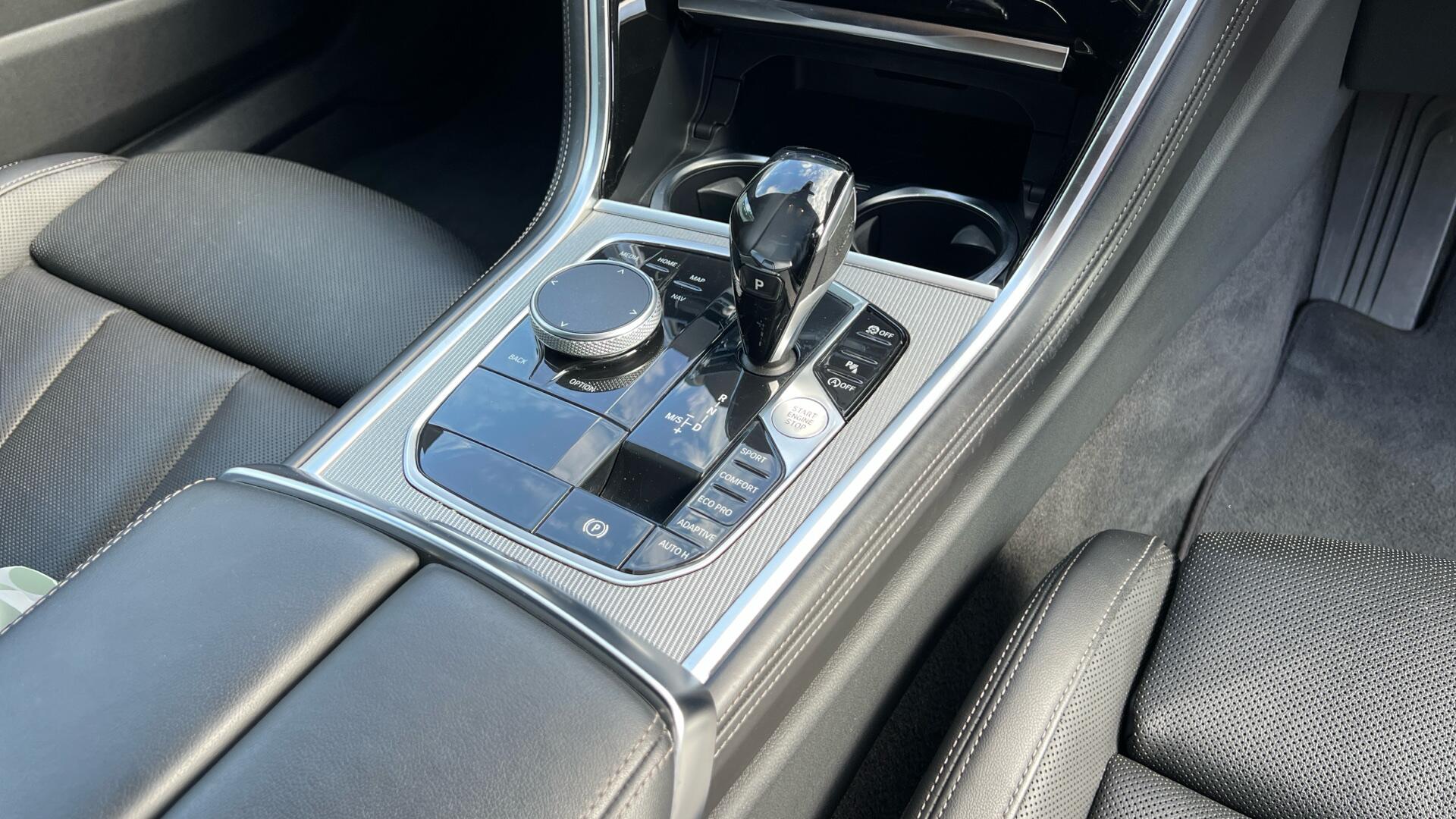 BMW 8 Series view 10