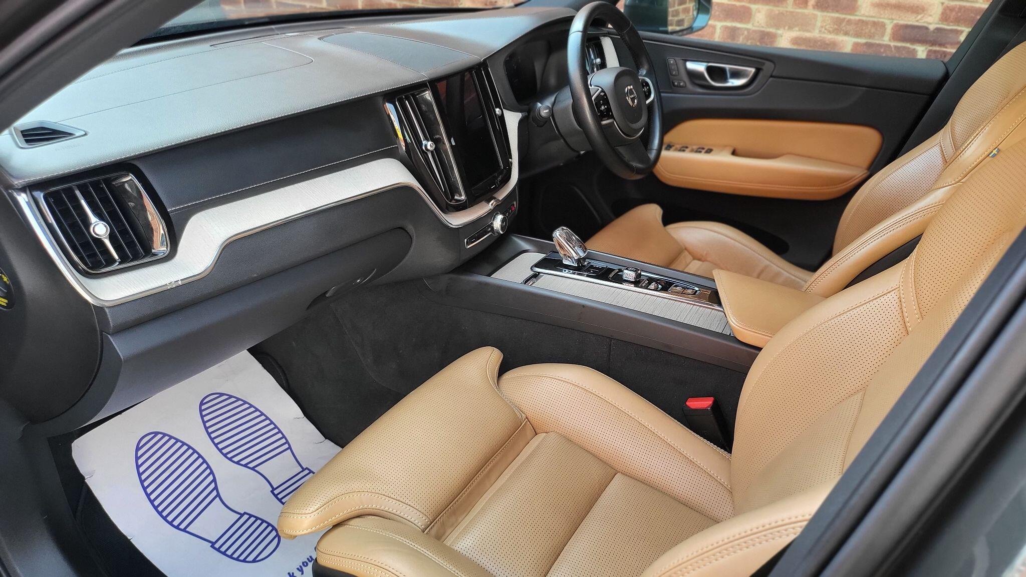 Volvo XC60 view 2