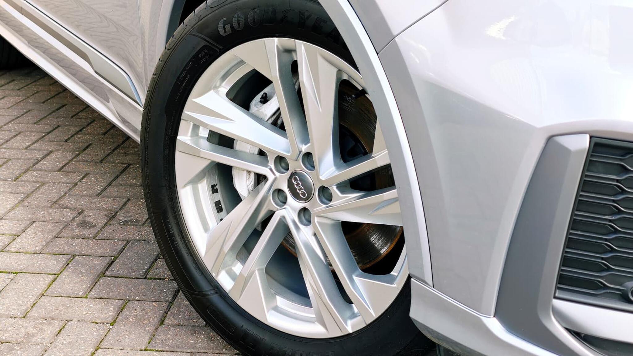 Audi Audi Q7 view 16