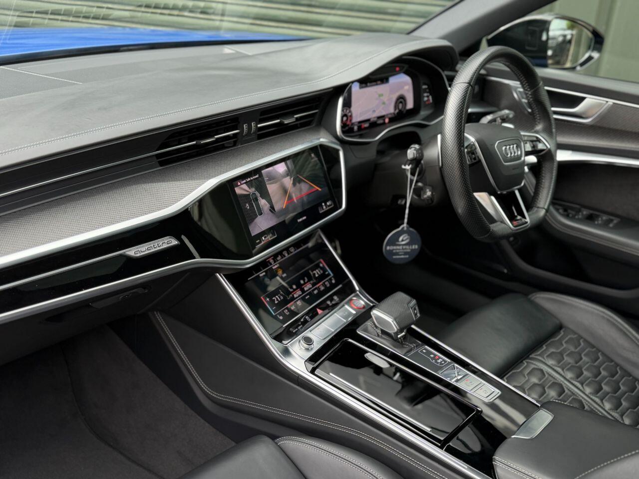 Audi RS6 Avant view 33