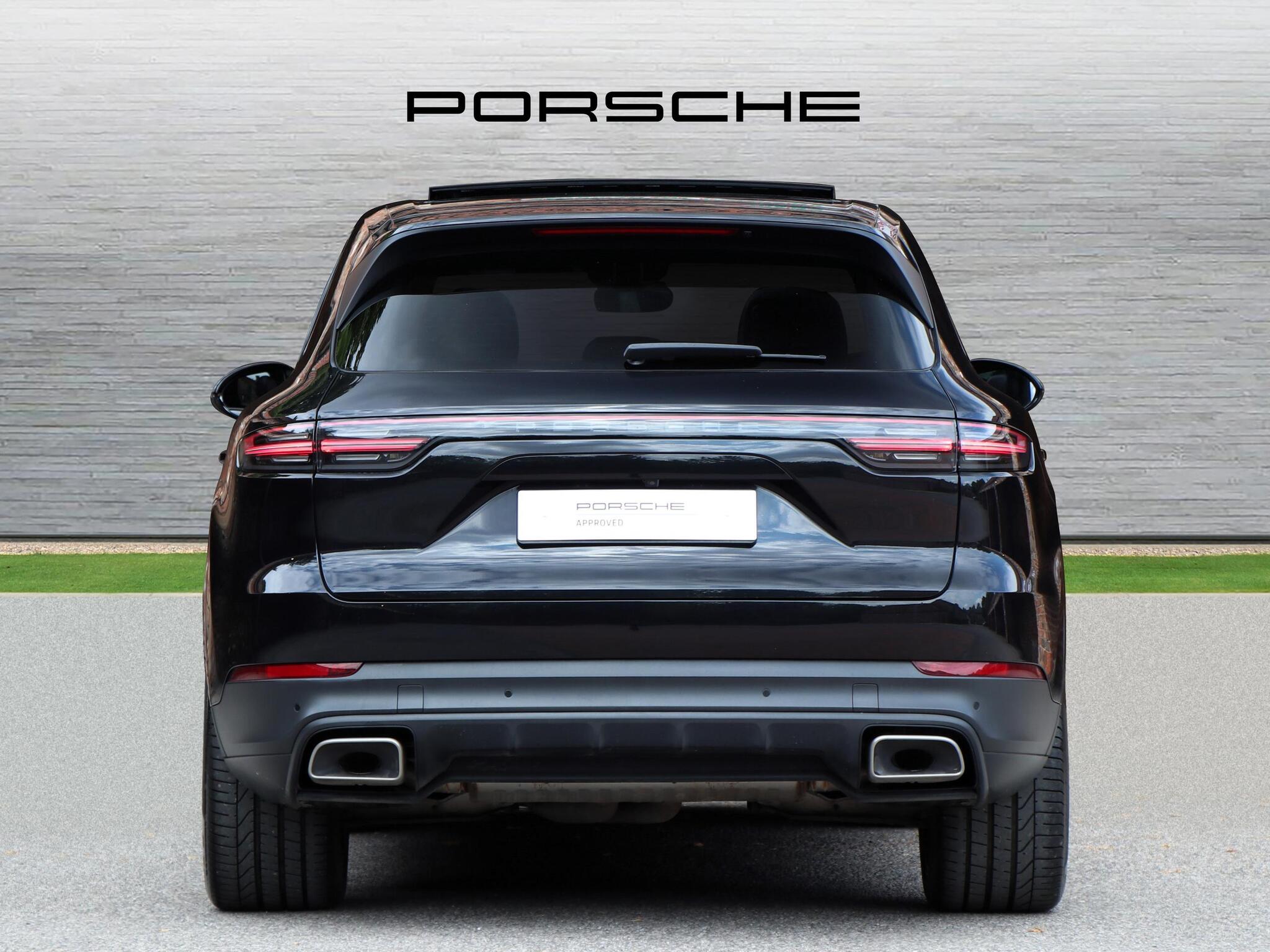 Porsche Cayenne view 8