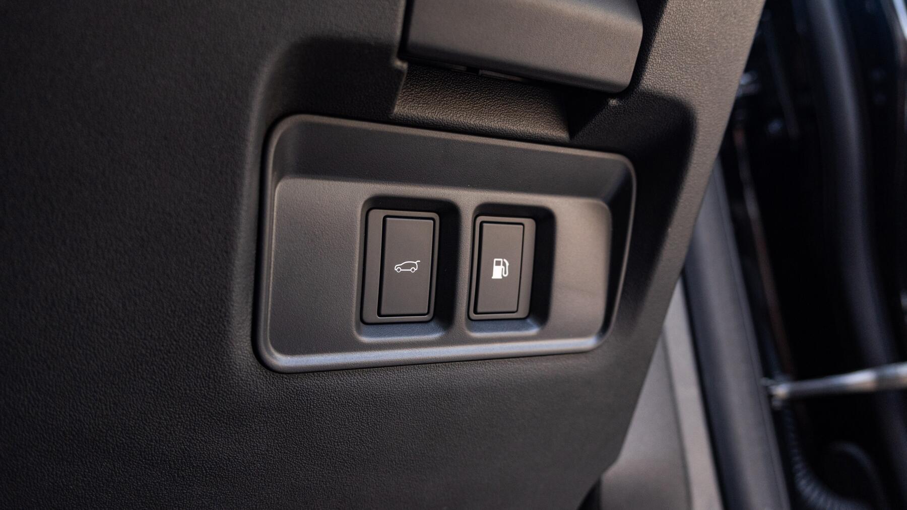Land Rover Discovery Sport view 77