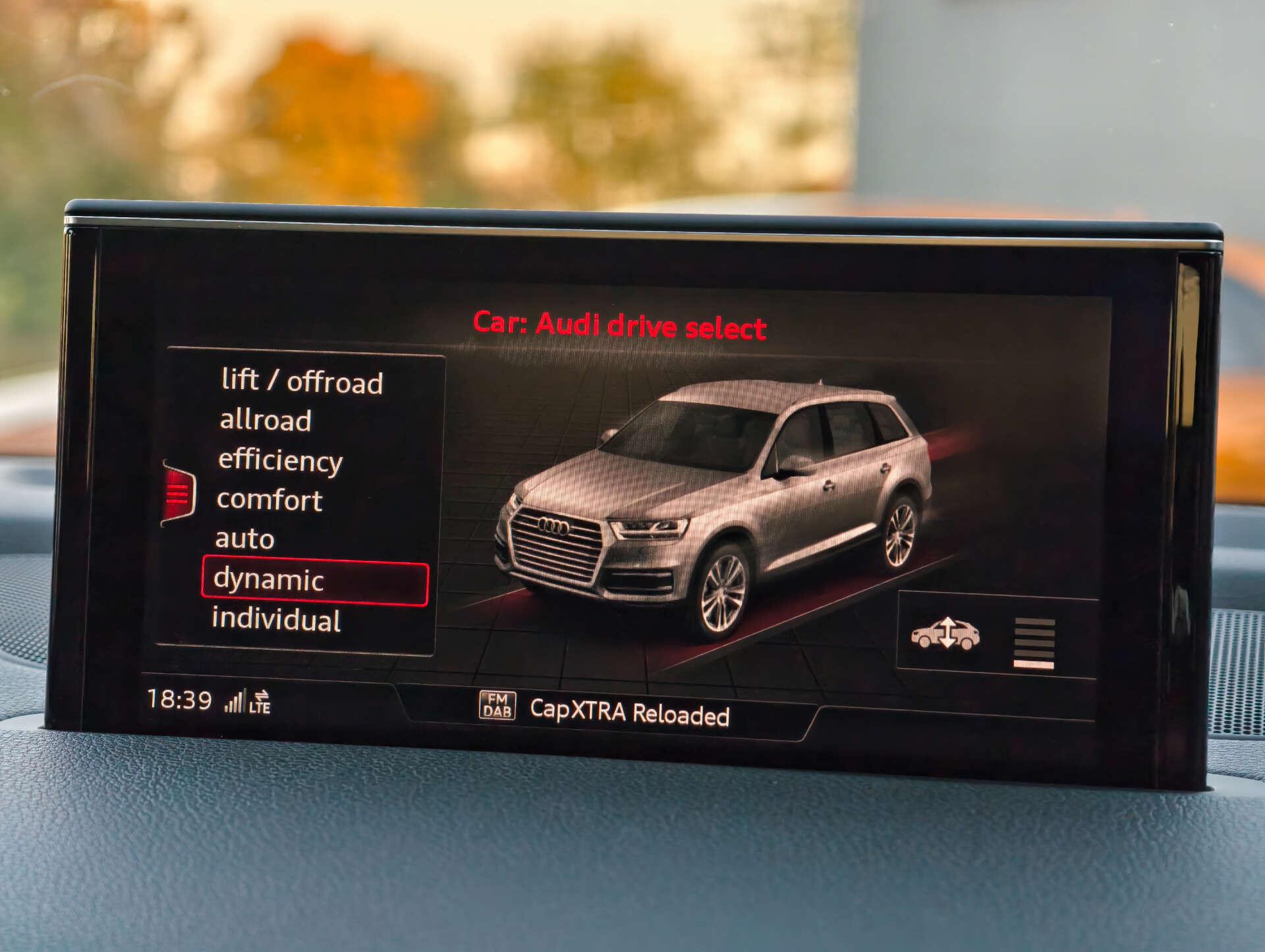 Audi SQ7 view 47