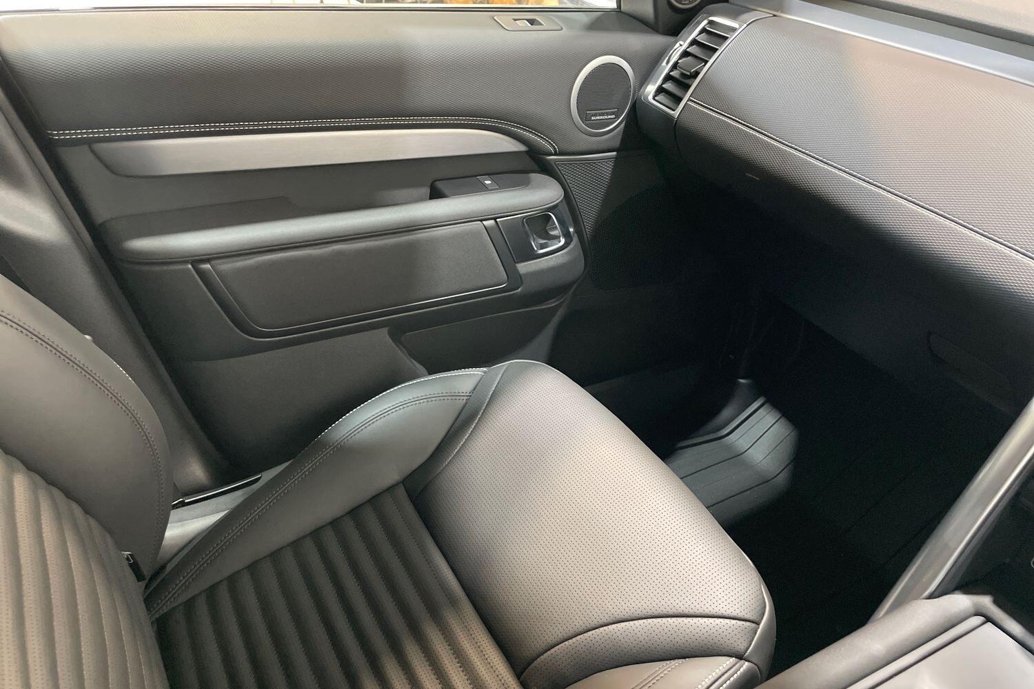 Land Rover Discovery view 32