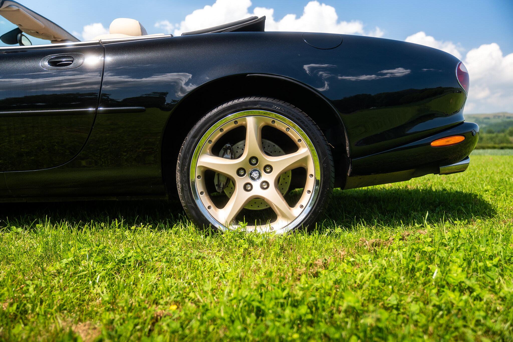 Jaguar XKR view 17