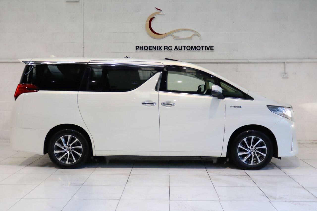 Toyota Alphard view 4